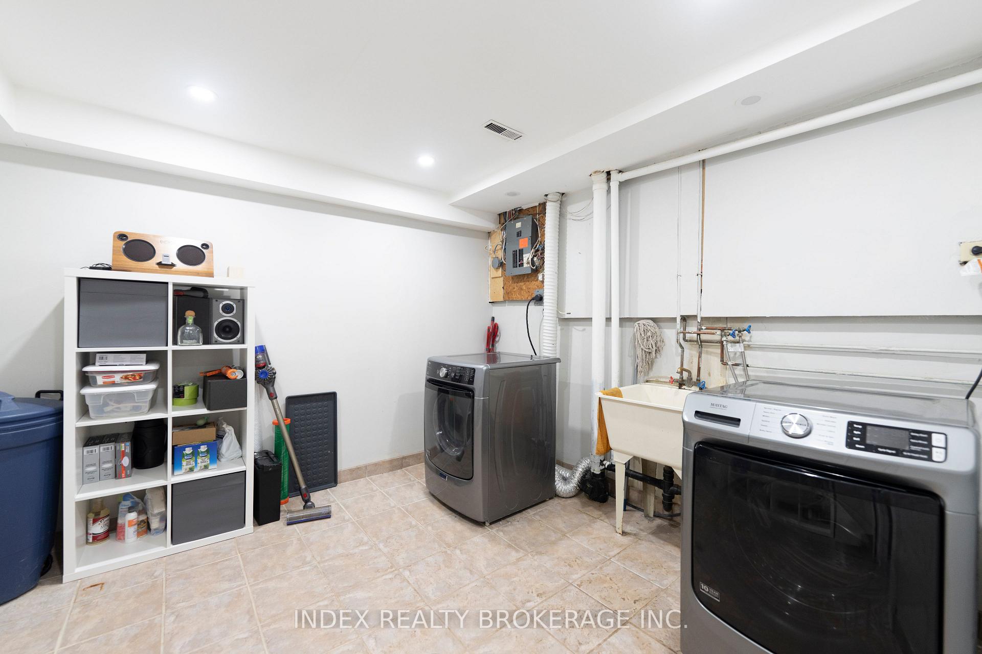 Photo 30 of 52 Jameson Crescent, Brampton, Northgate — HOMEH