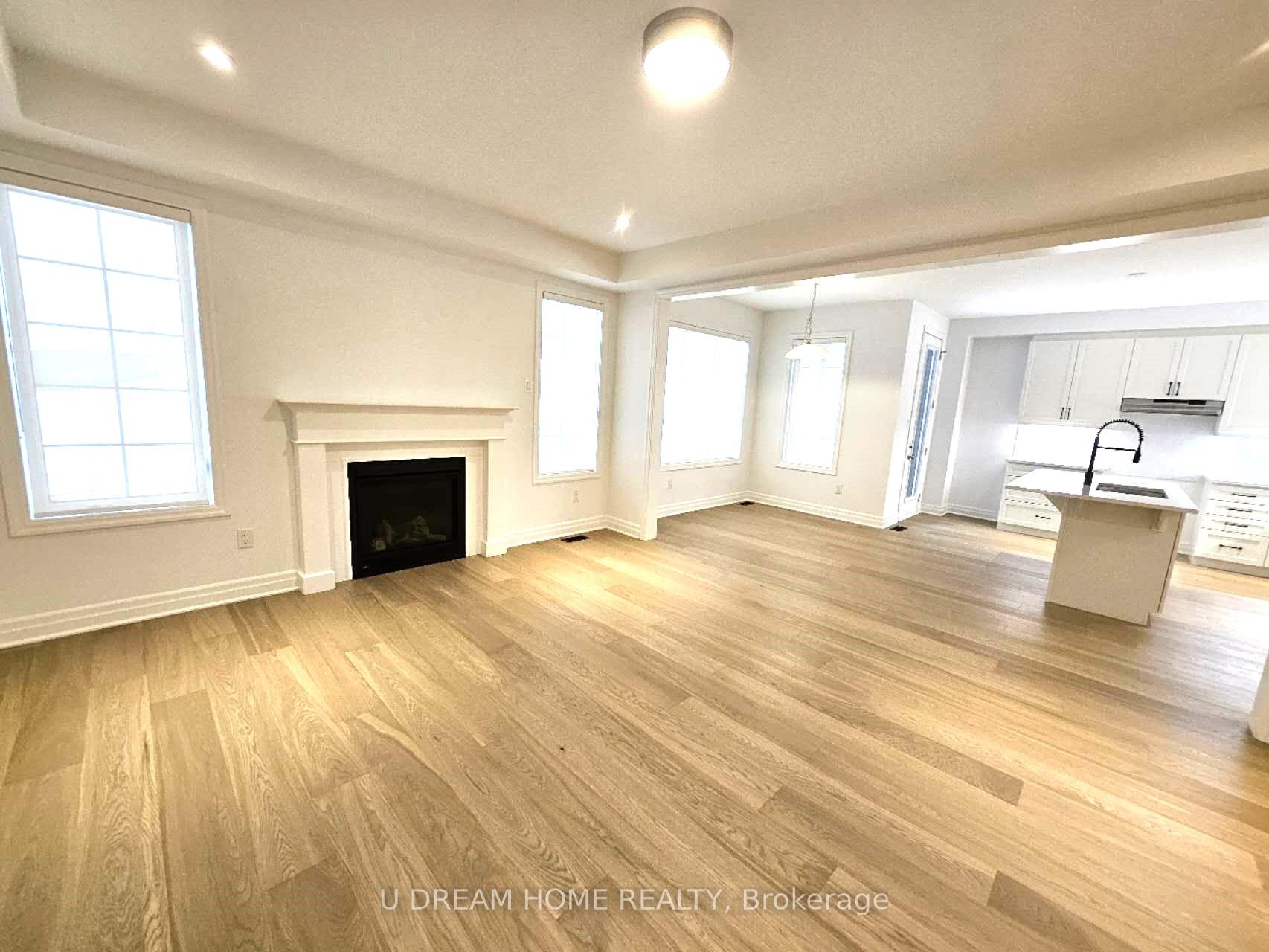 Photo 4 of 6 Berczy Manor Crescent, Markham, Rural Markham — HOMEH