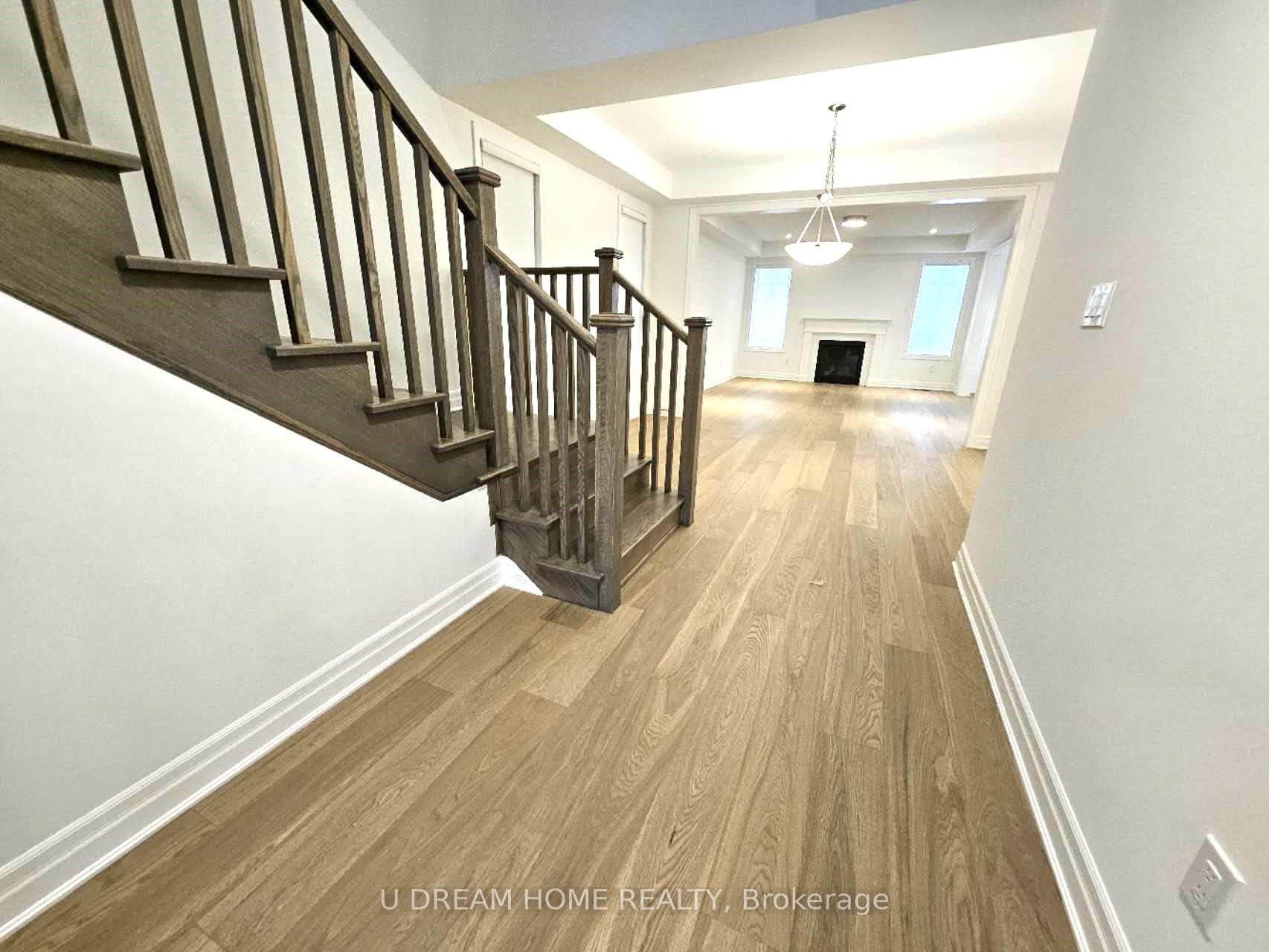 Photo 9 of 6 Berczy Manor Crescent, Markham, Rural Markham — HOMEH
