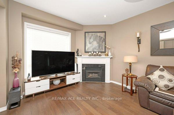 Photo 29 of 136 Palacebeach Trail, Hamilton, Lakeshore — HOMEH