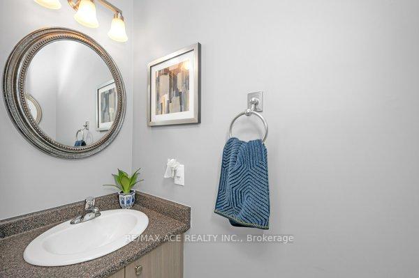 Photo 7 of 136 Palacebeach Trail, Hamilton, Lakeshore — HOMEH