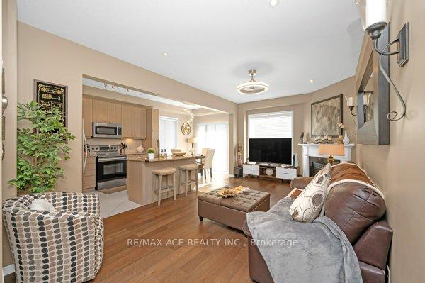 Photo 8 of 136 Palacebeach Trail, Hamilton, Lakeshore — HOMEH