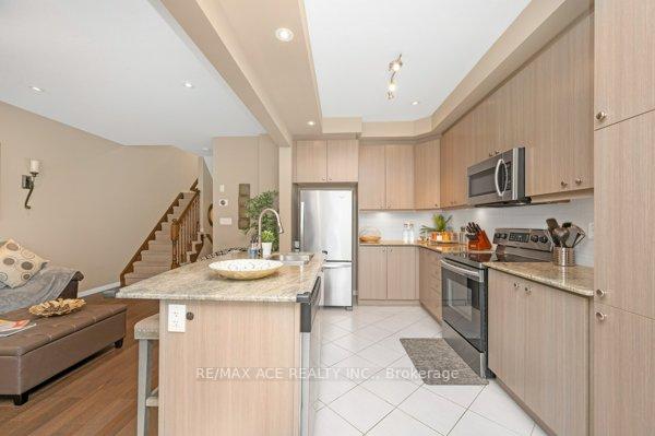 Photo 15 of 136 Palacebeach Trail, Hamilton, Lakeshore — HOMEH