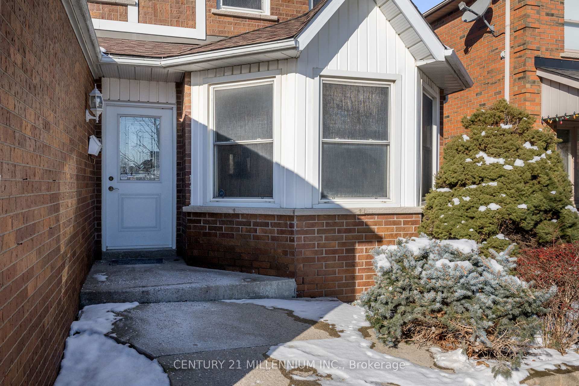 Photo 3 of 28 Napanee Street, Brampton, Westgate — HOMEH