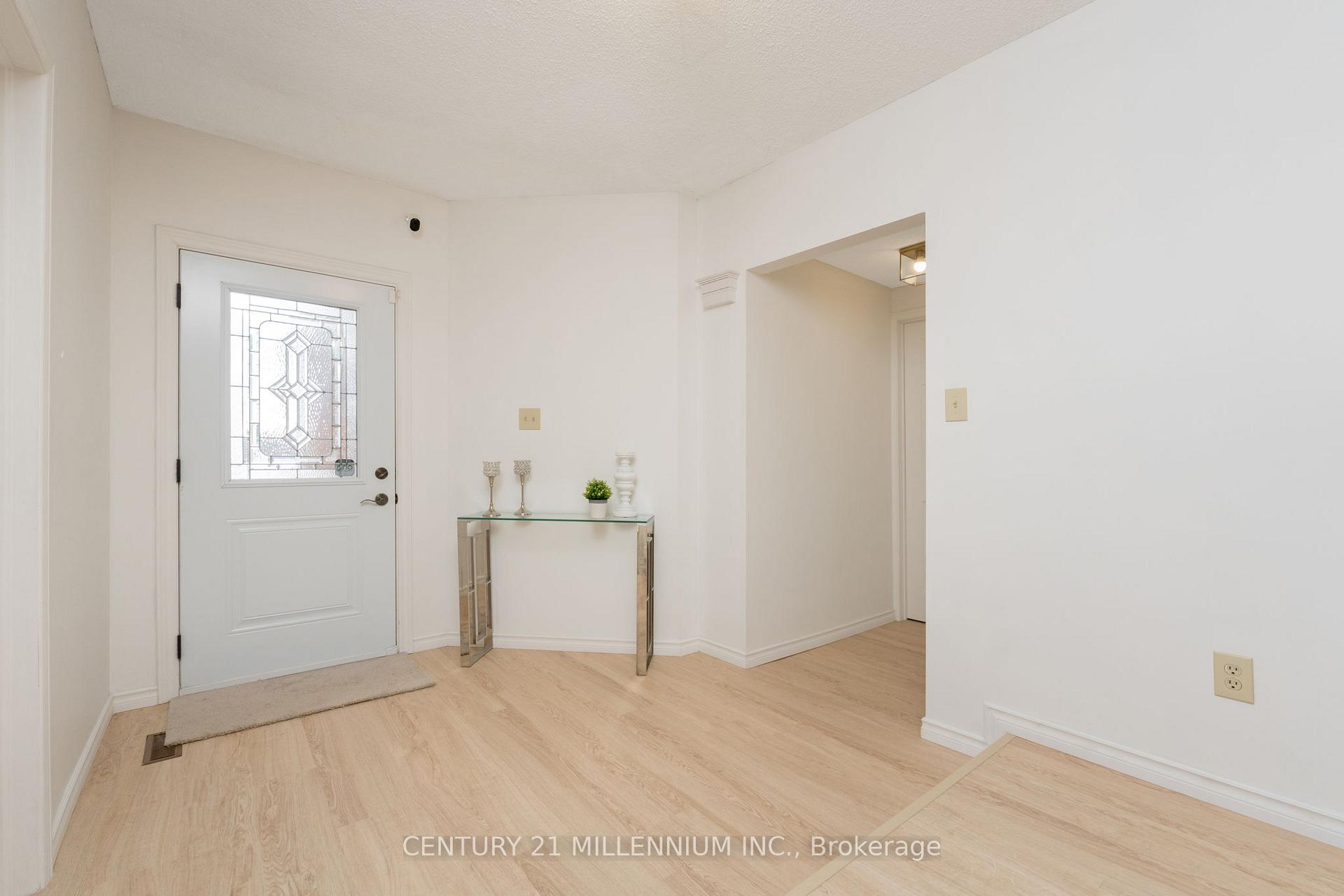 Photo 5 of 28 Napanee Street, Brampton, Westgate — HOMEH