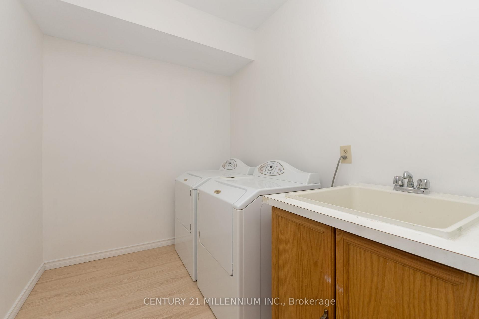 Photo 8 of 28 Napanee Street, Brampton, Westgate — HOMEH