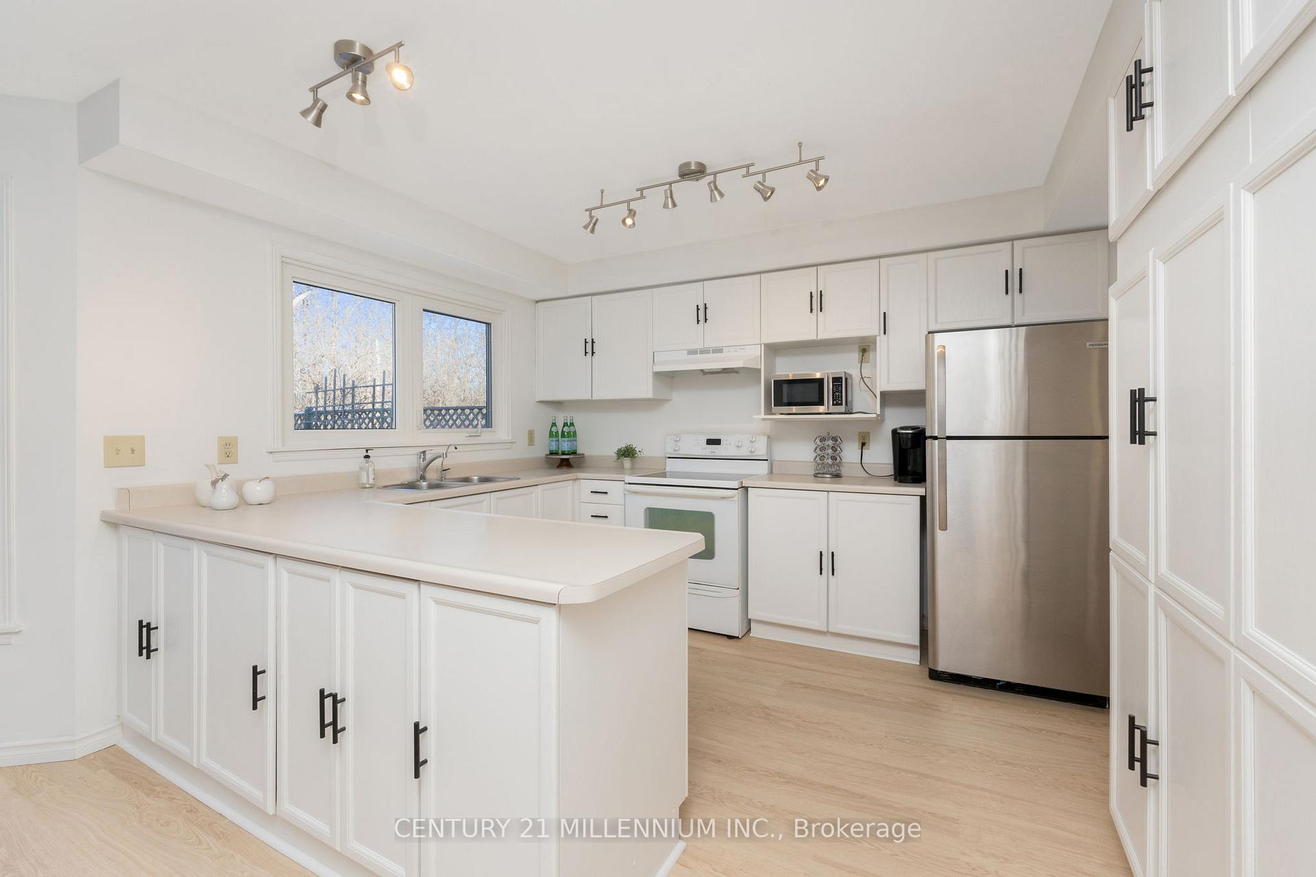 Photo 14 of 28 Napanee Street, Brampton, Westgate — HOMEH