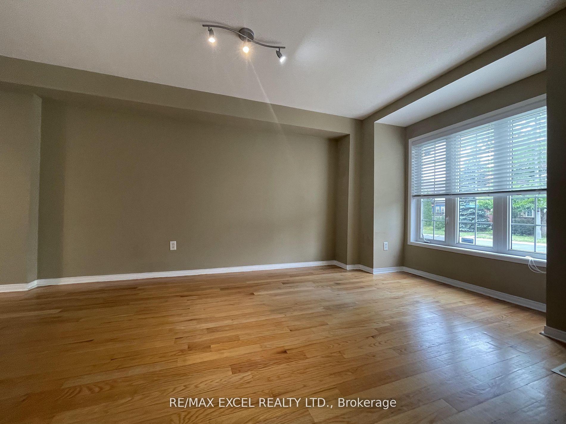 Photo 2 of 353 Bur Oak Avenue, Markham, Berczy — HOMEH