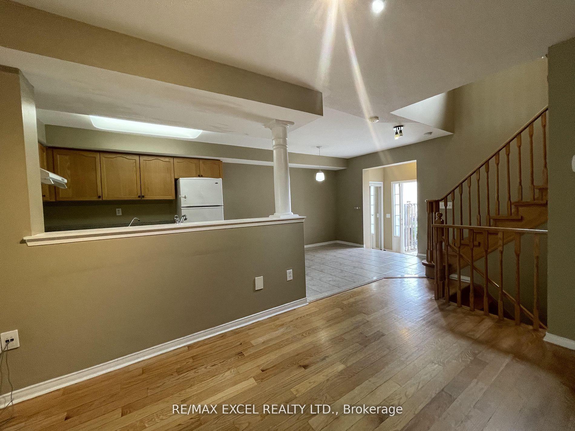 Photo 5 of 353 Bur Oak Avenue, Markham, Berczy — HOMEH