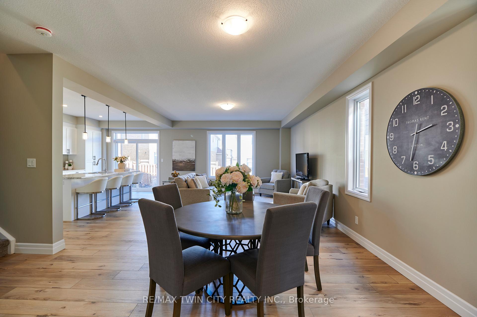 Photo 5 of 360 Chokecherry Crescent, Waterloo — HOMEH