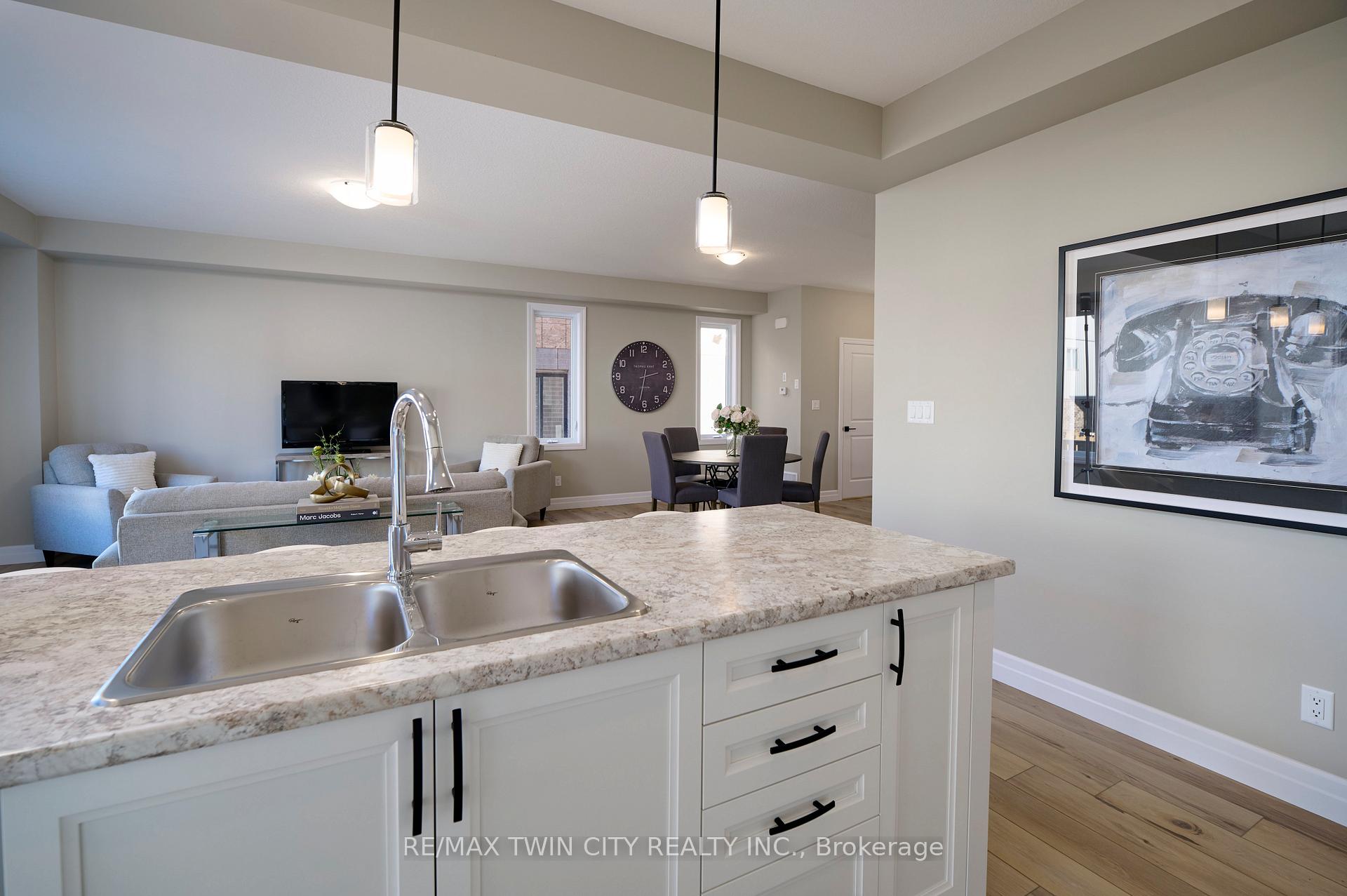 Photo 11 of 360 Chokecherry Crescent, Waterloo — HOMEH