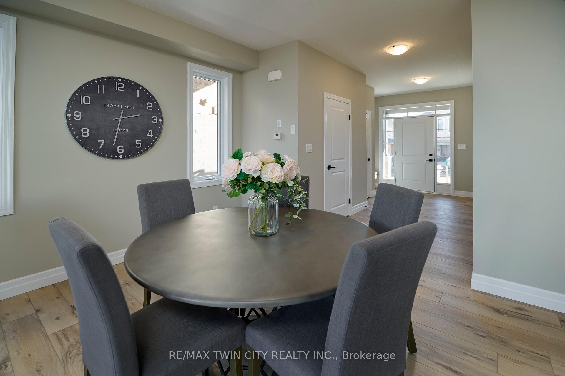 Photo 14 of 360 Chokecherry Crescent, Waterloo — HOMEH