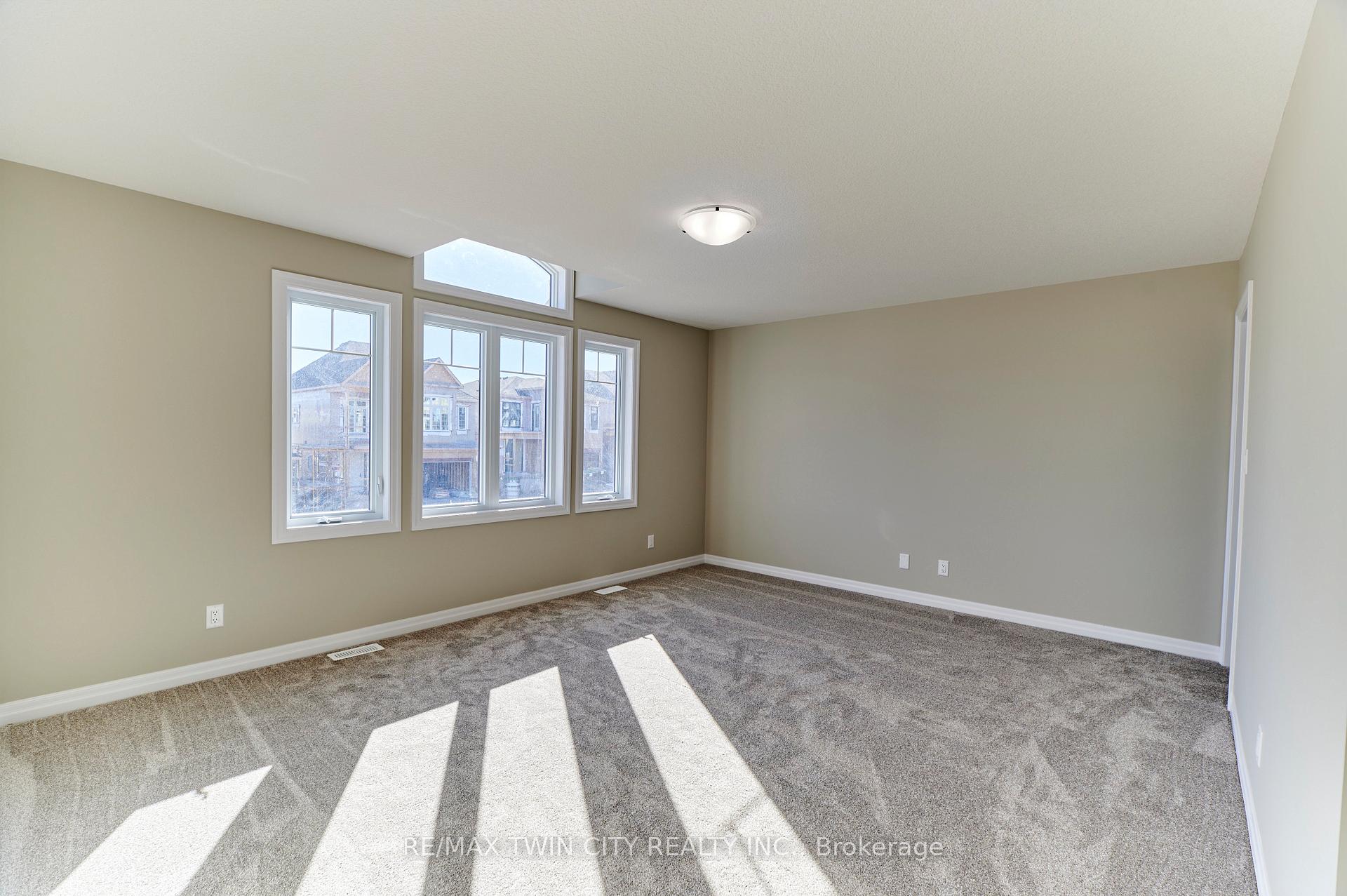 Photo 17 of 360 Chokecherry Crescent, Waterloo — HOMEH