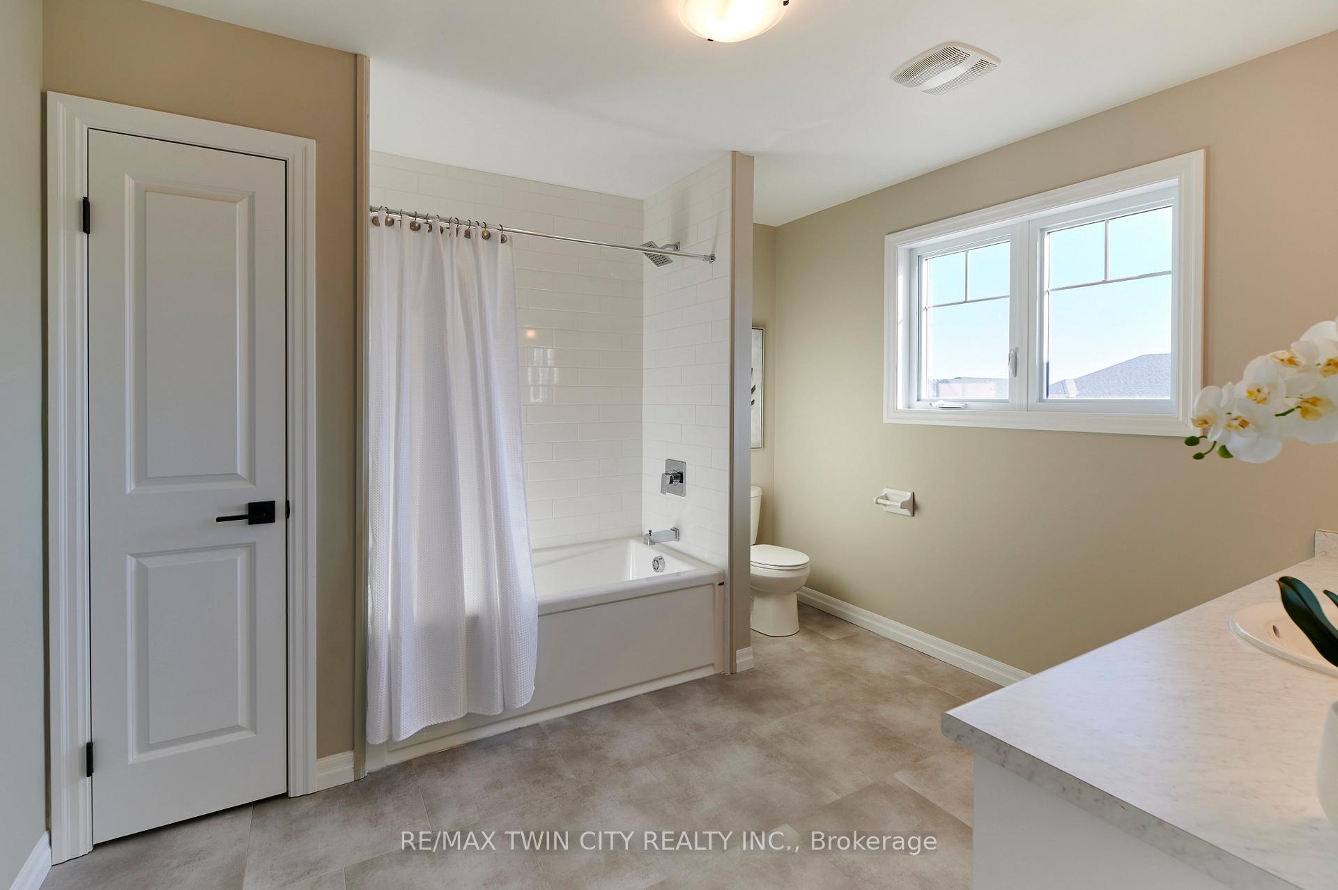 Photo 19 of 360 Chokecherry Crescent, Waterloo — HOMEH