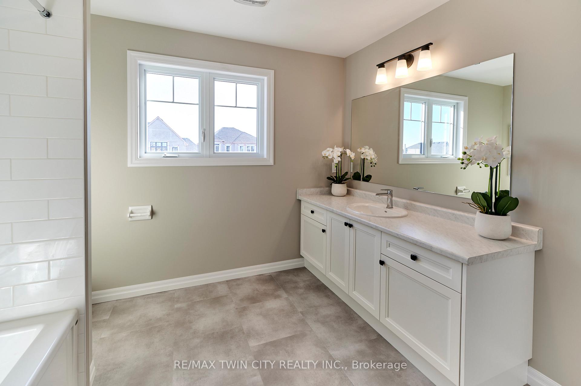 Photo 20 of 360 Chokecherry Crescent, Waterloo — HOMEH