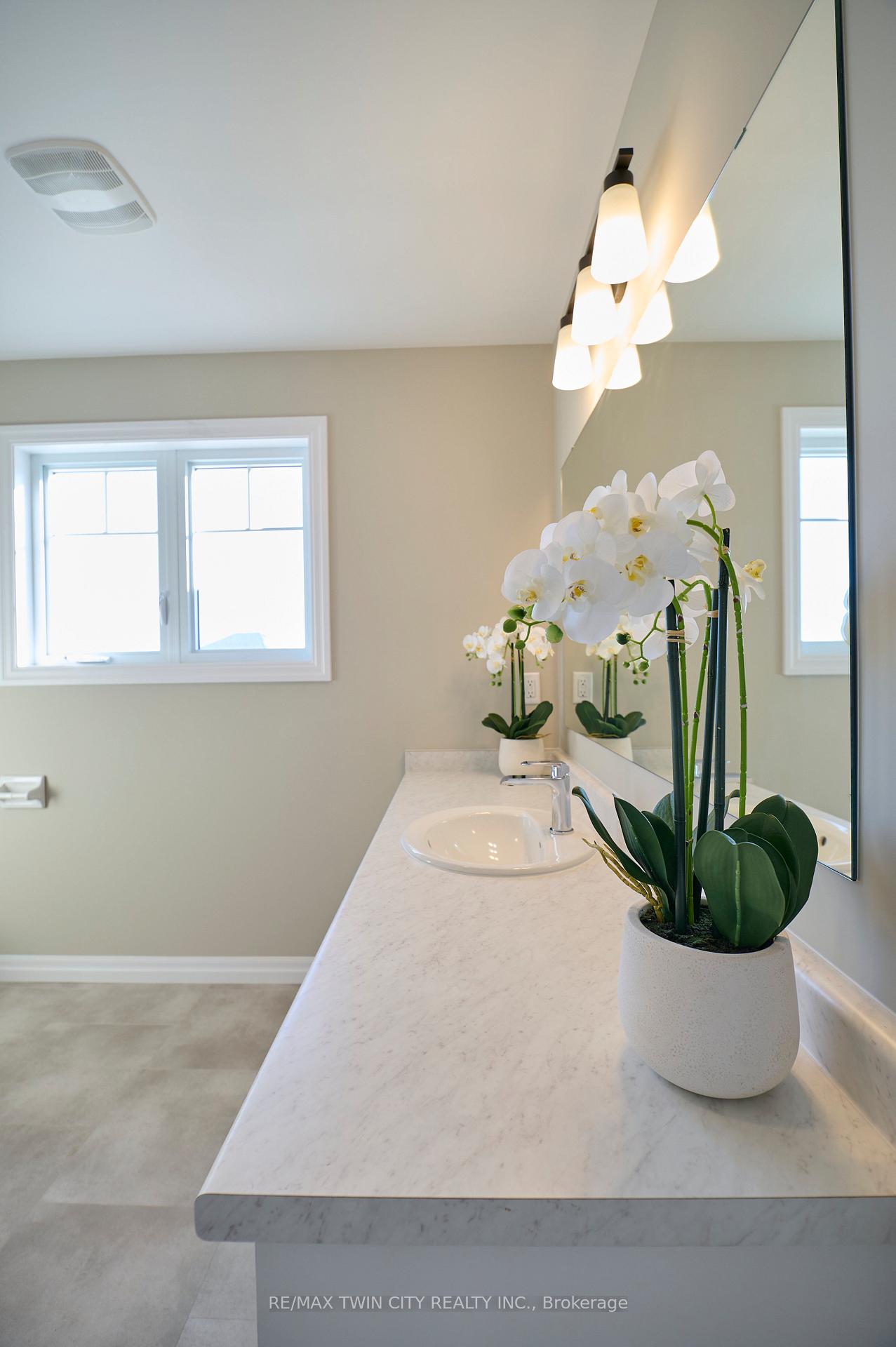 Photo 21 of 360 Chokecherry Crescent, Waterloo — HOMEH