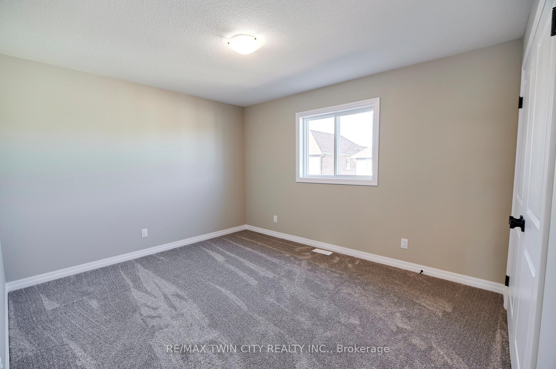 Photo 22 of 360 Chokecherry Crescent, Waterloo — HOMEH