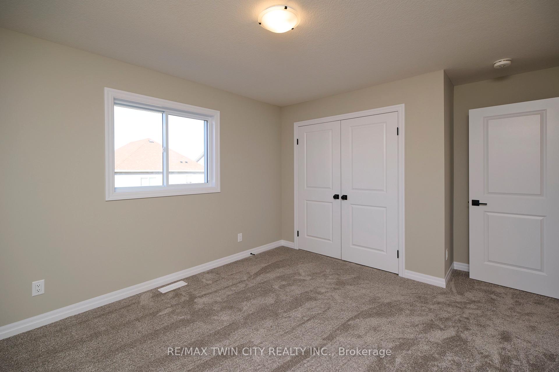 Photo 23 of 360 Chokecherry Crescent, Waterloo — HOMEH