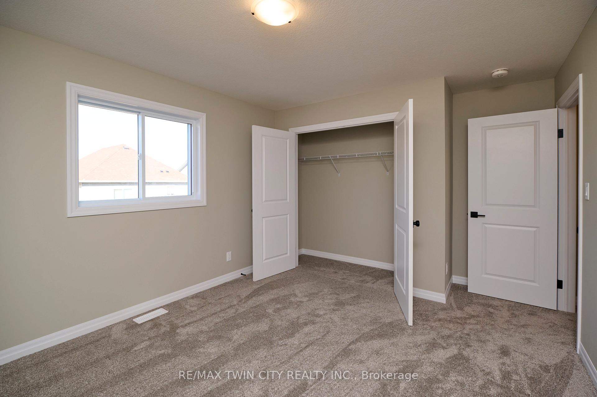 Photo 24 of 360 Chokecherry Crescent, Waterloo — HOMEH