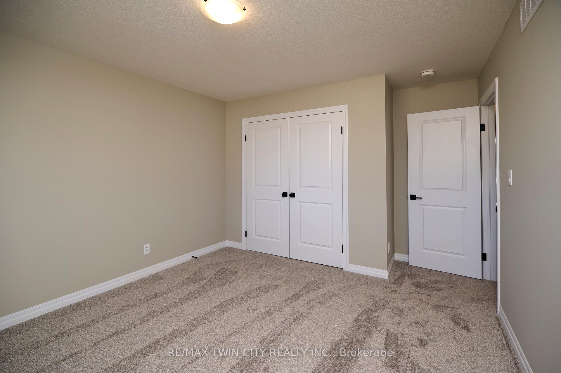 Photo 25 of 360 Chokecherry Crescent, Waterloo — HOMEH