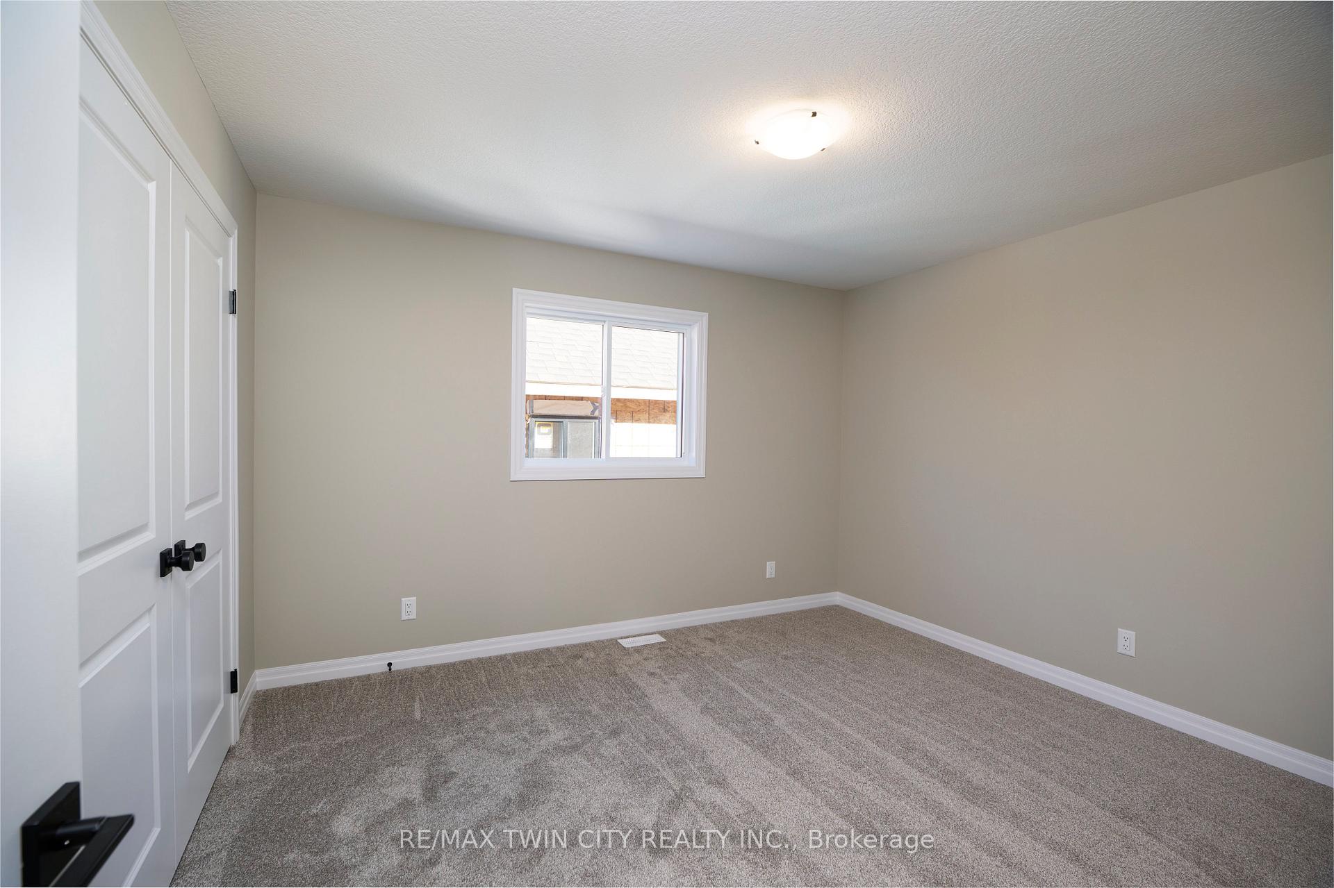 Photo 27 of 360 Chokecherry Crescent, Waterloo — HOMEH