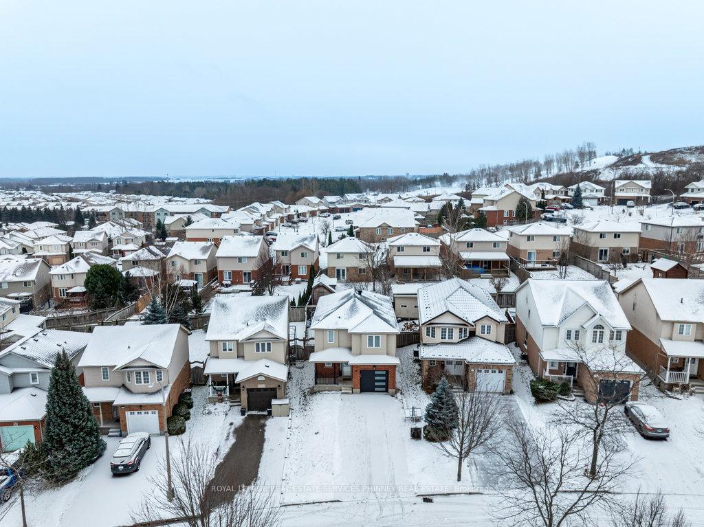 Photo 2 of 19 Tisdale Court, Kitchener — HOMEH
