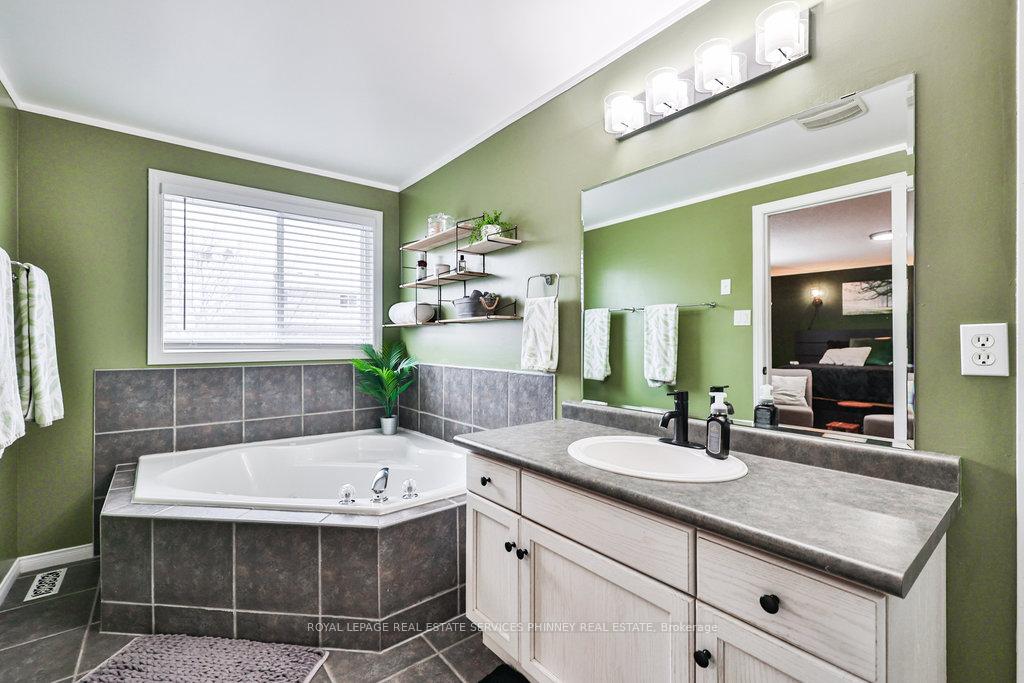 Photo 22 of 19 Tisdale Court, Kitchener — HOMEH