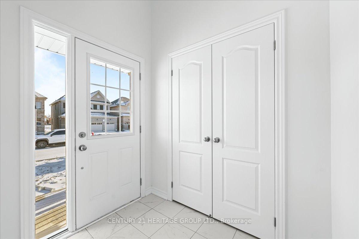 Photo 5 of 124 Robin Trail, Scugog, Port Perry — HOMEH