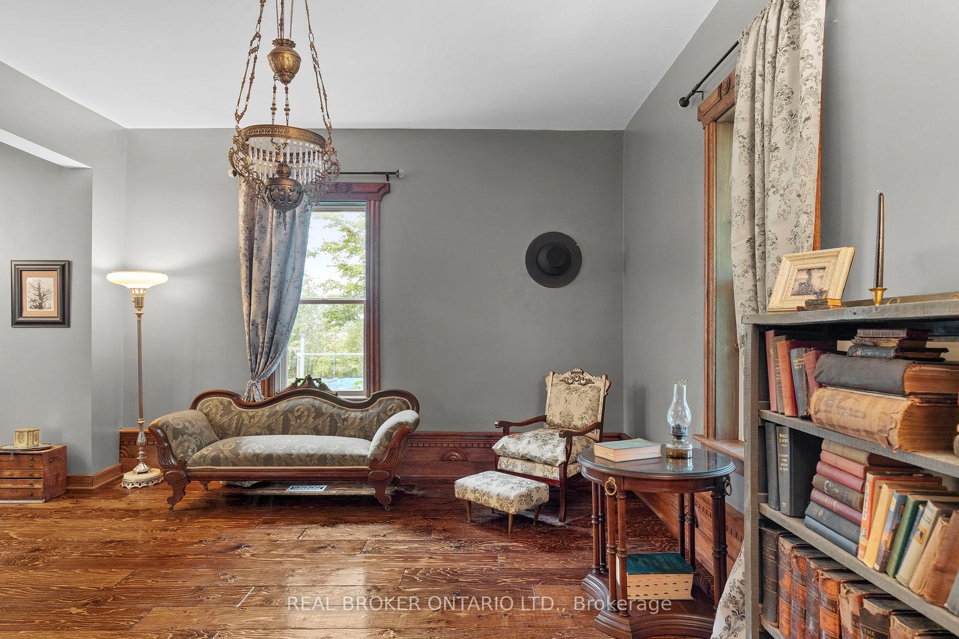 Photo 12 of 2378 Old Second Road N, Springwater, Rural Springwater — HOMEH