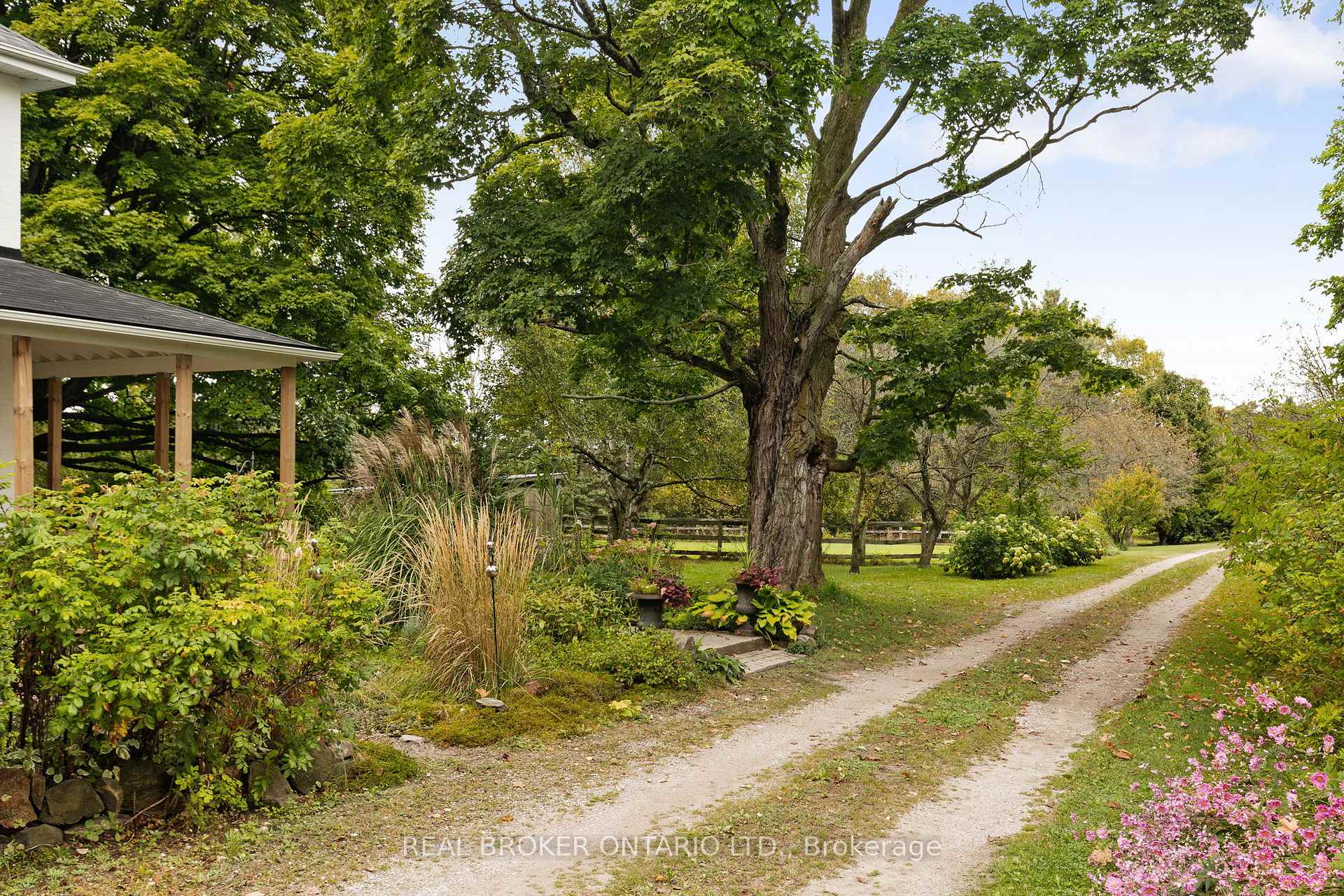 Photo 32 of 2378 Old Second Road N, Springwater, Rural Springwater — HOMEH