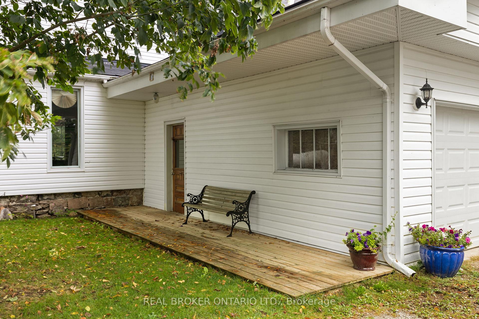 Photo 33 of 2378 Old Second Road N, Springwater, Rural Springwater — HOMEH