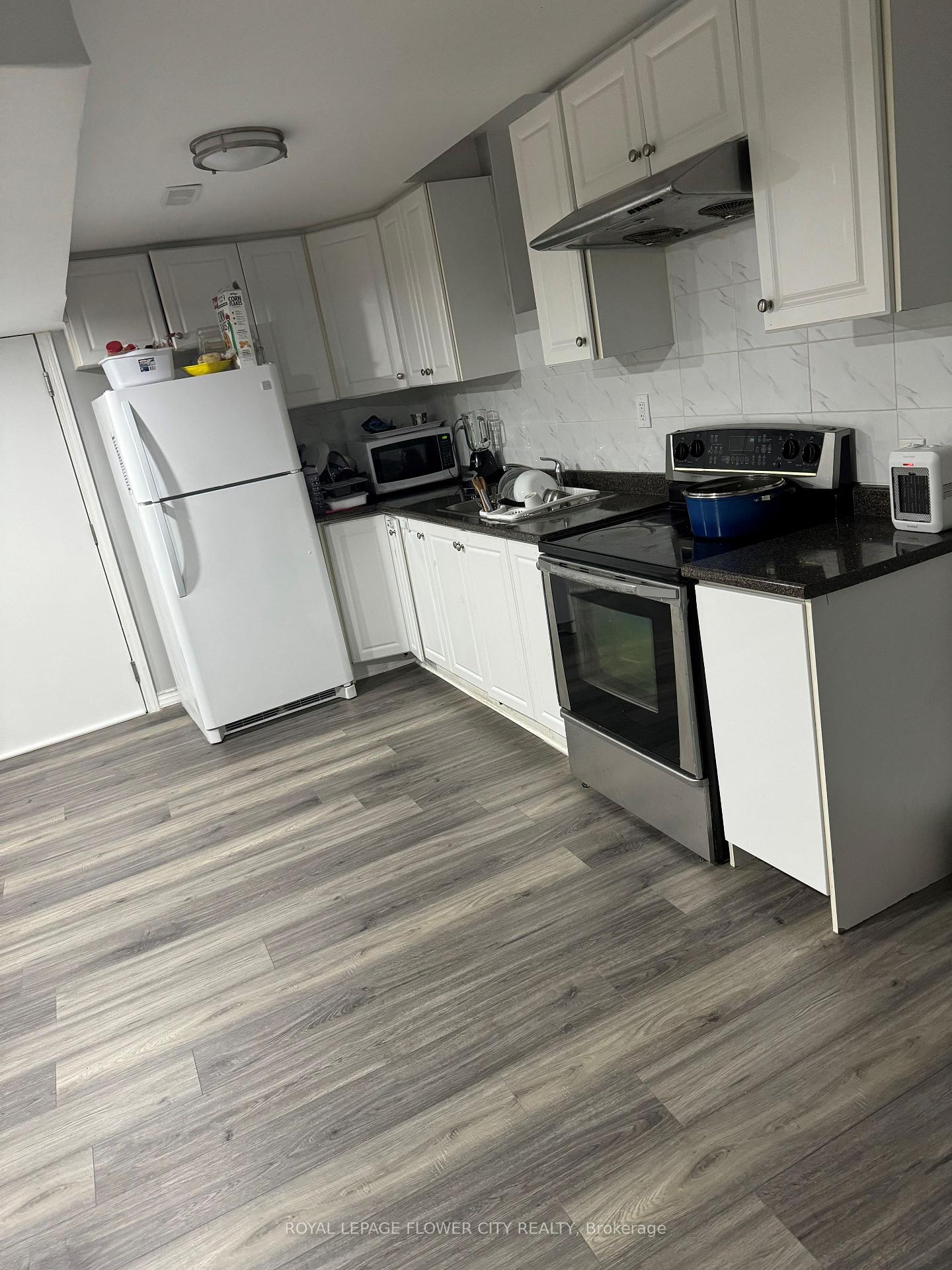 Photo 3 of Unit Bmnt, 11 Hardgate Crescent, Brampton, Brampton North — HOMEH
