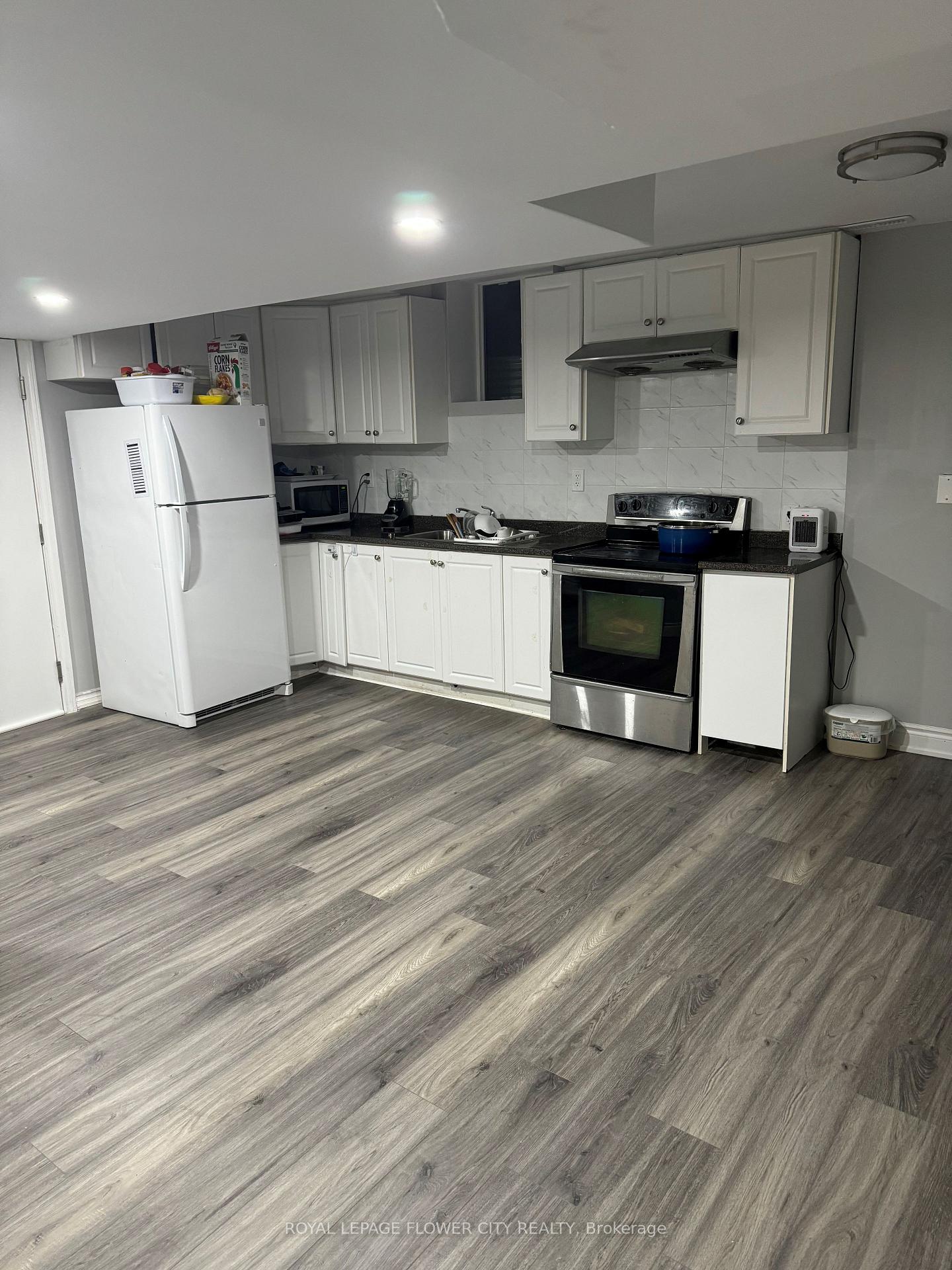 Photo 4 of Unit Bmnt, 11 Hardgate Crescent, Brampton, Brampton North — HOMEH