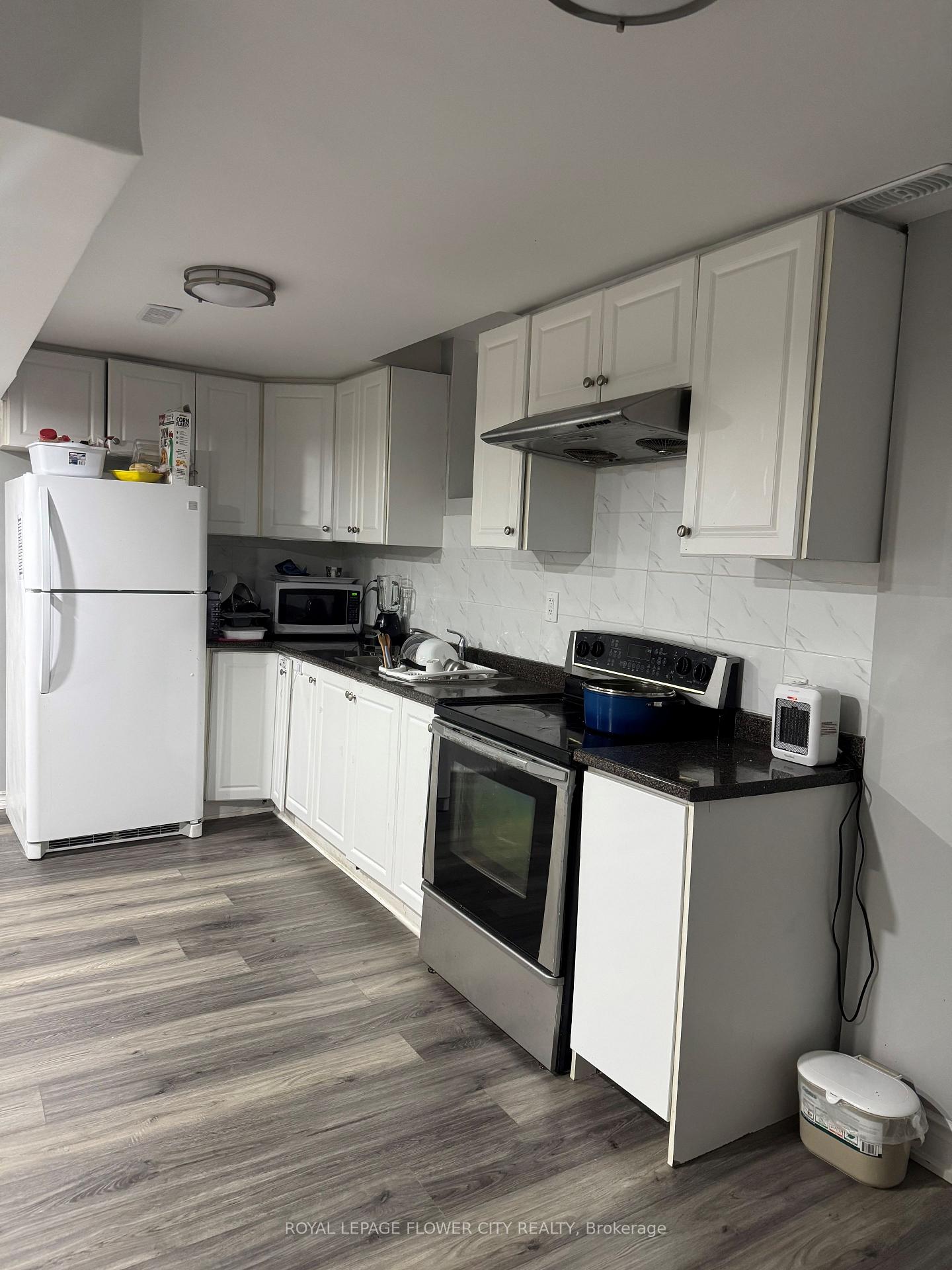 Photo 5 of Unit Bmnt, 11 Hardgate Crescent, Brampton, Brampton North — HOMEH
