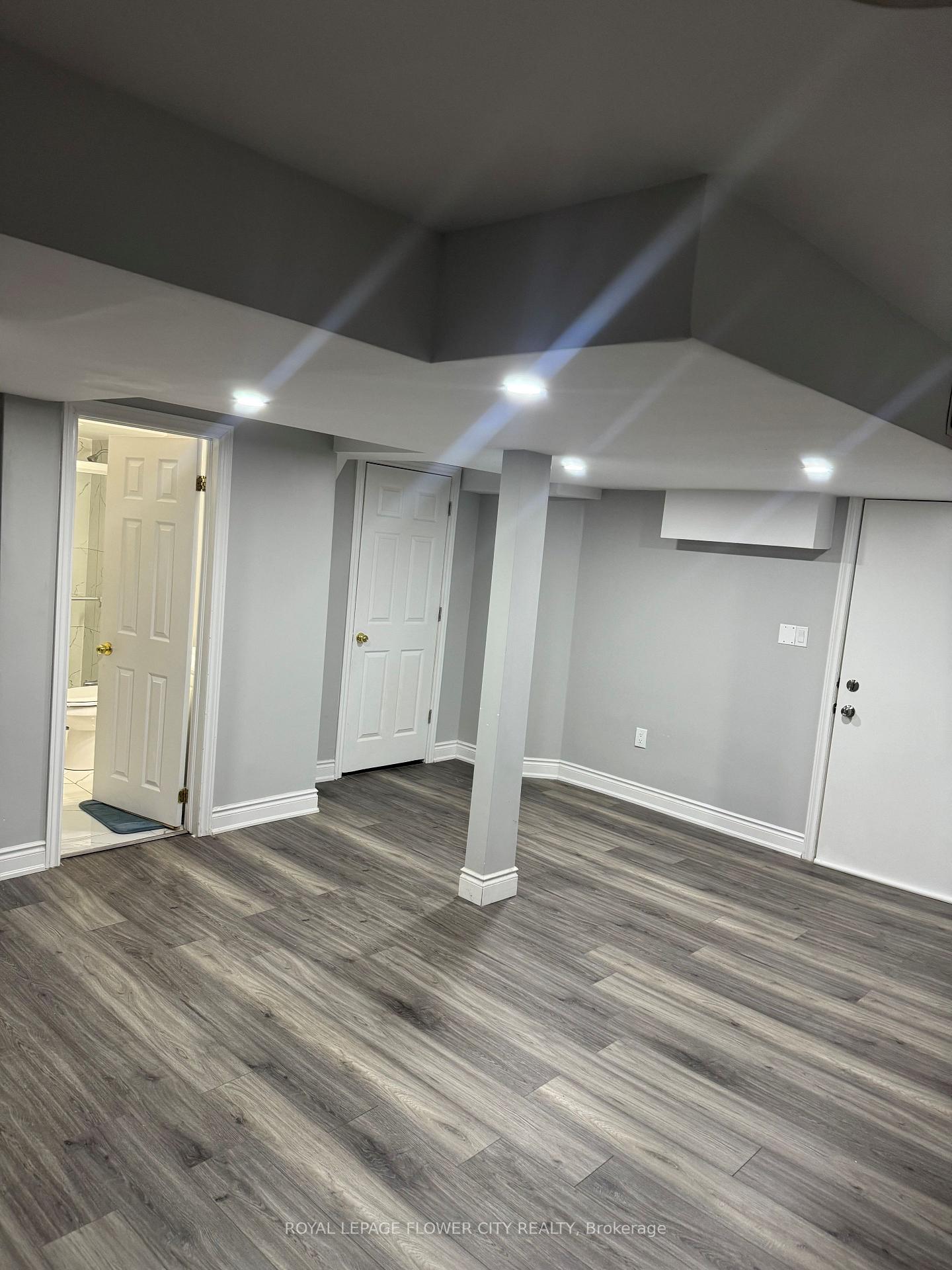 Photo 6 of Unit Bmnt, 11 Hardgate Crescent, Brampton, Brampton North — HOMEH
