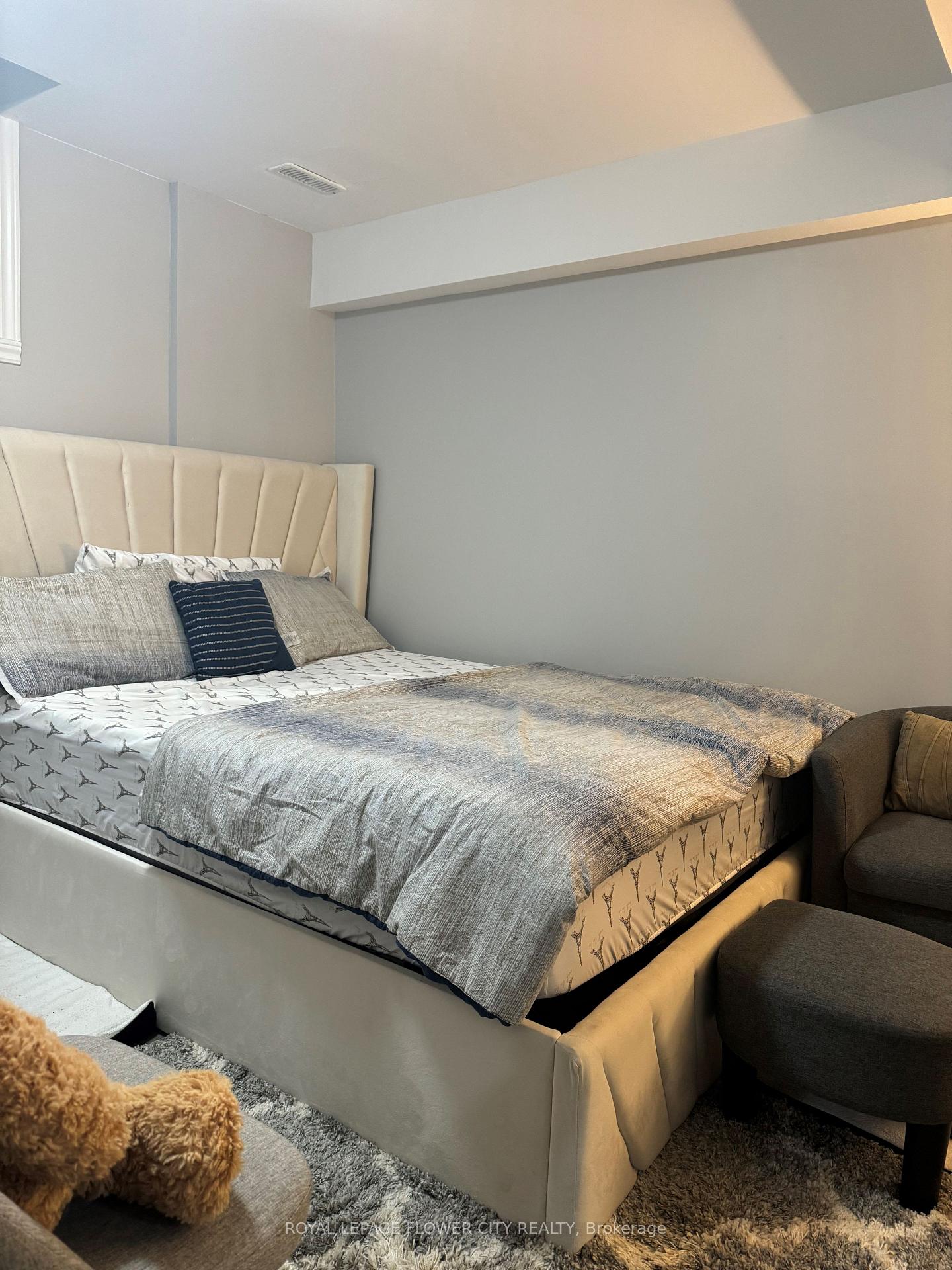 Photo 11 of Unit Bmnt, 11 Hardgate Crescent, Brampton, Brampton North — HOMEH