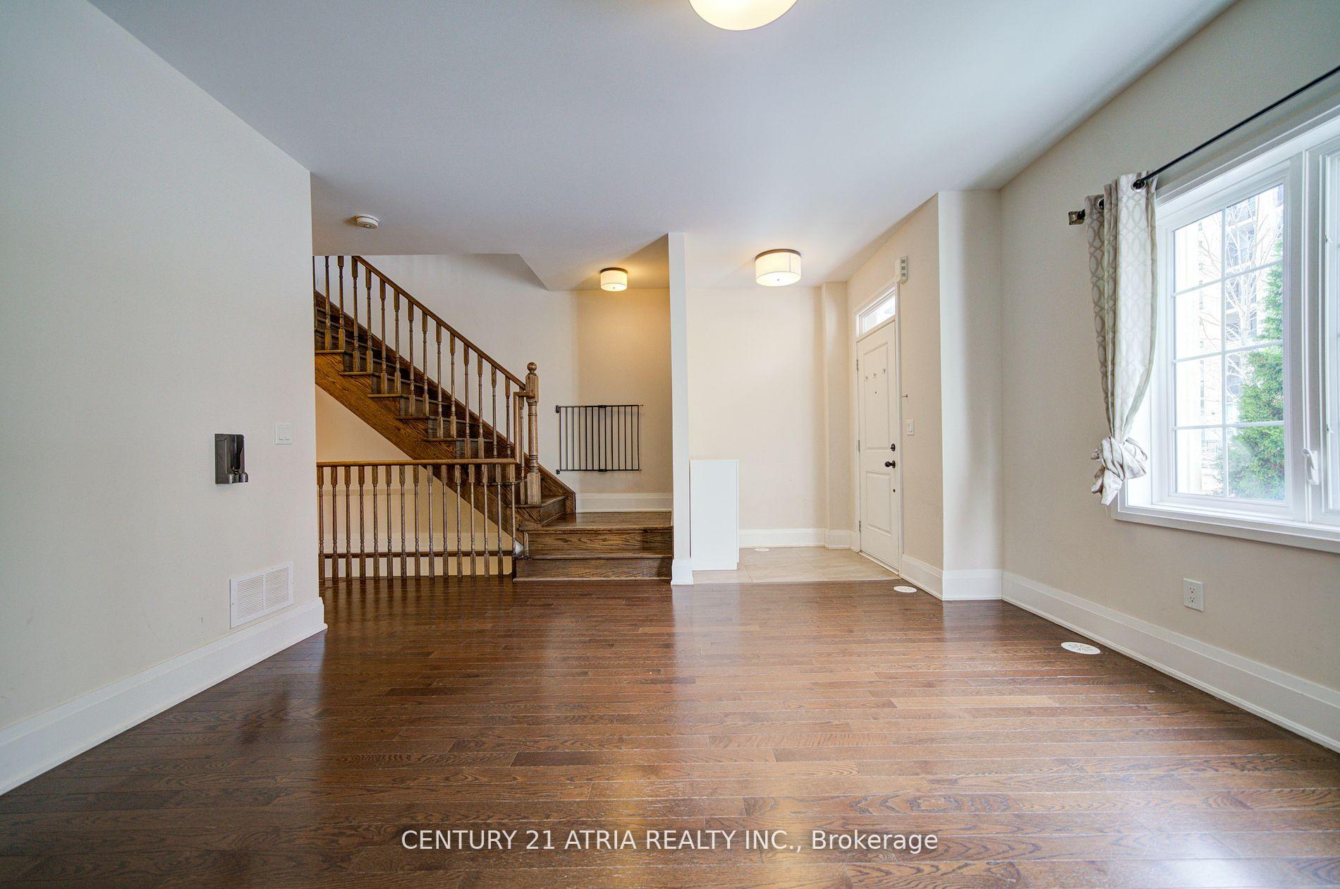 Photo 4 of 25 Village Parkway, Markham, Unionville — HOMEH