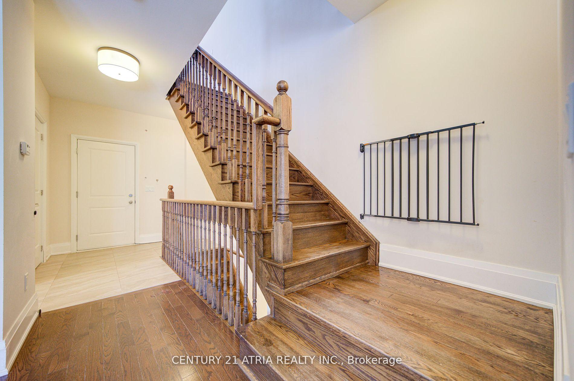 Photo 10 of 25 Village Parkway, Markham, Unionville — HOMEH