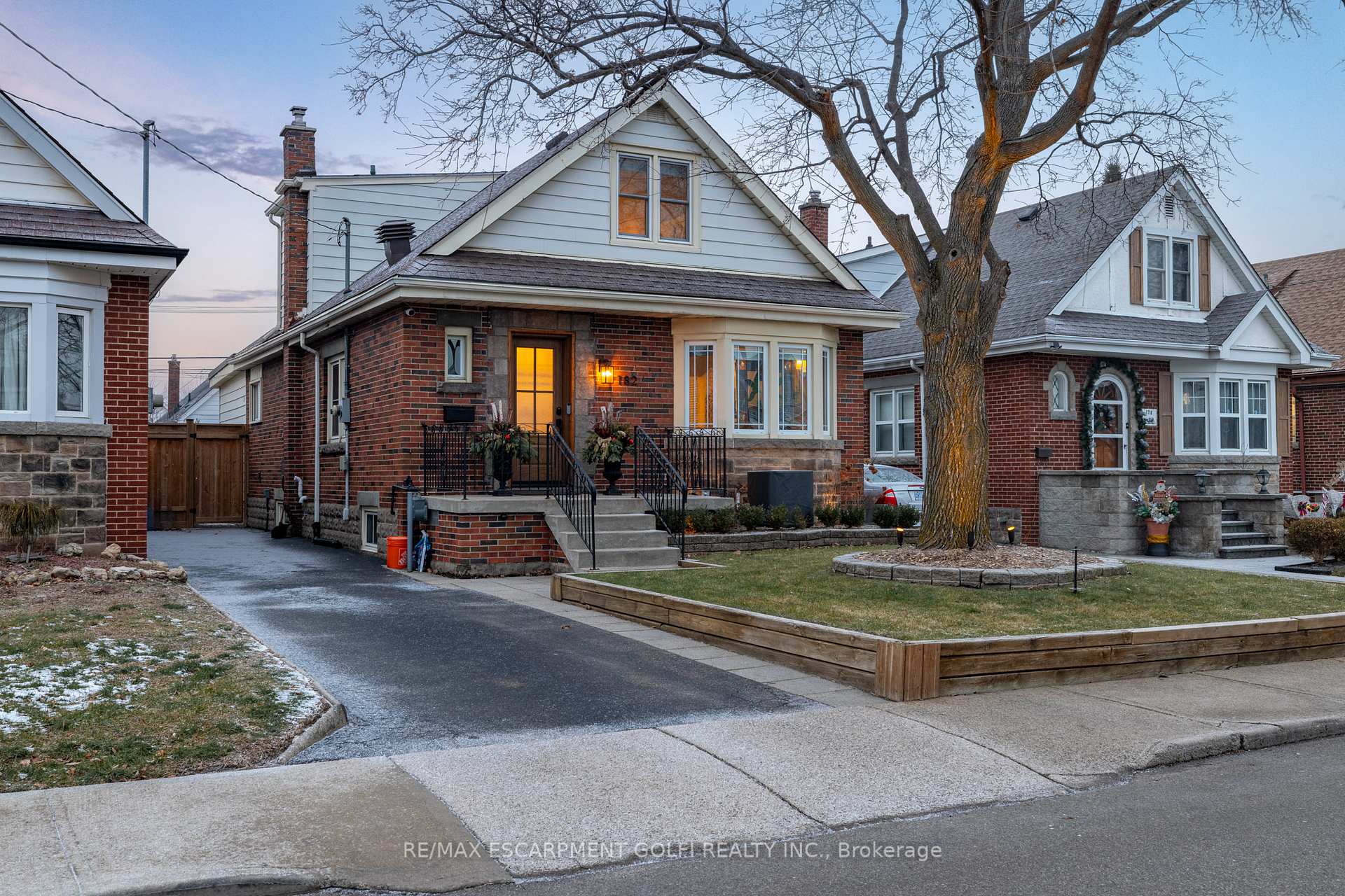 Photo 1 of 182 Huxley Avenue S, Hamilton, Delta — HOMEH