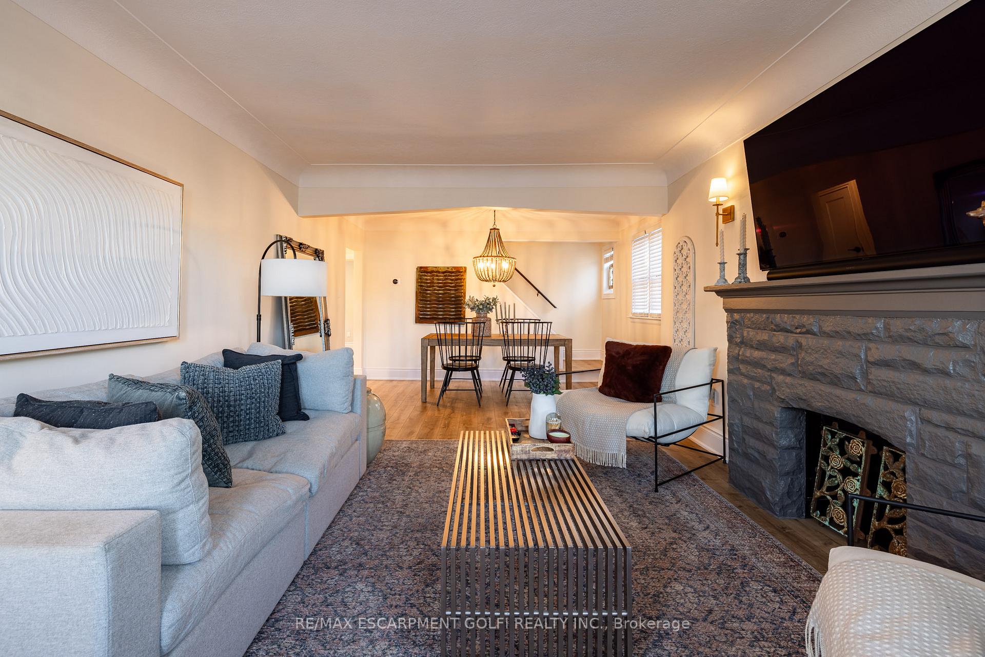 Photo 5 of 182 Huxley Avenue S, Hamilton, Delta — HOMEH