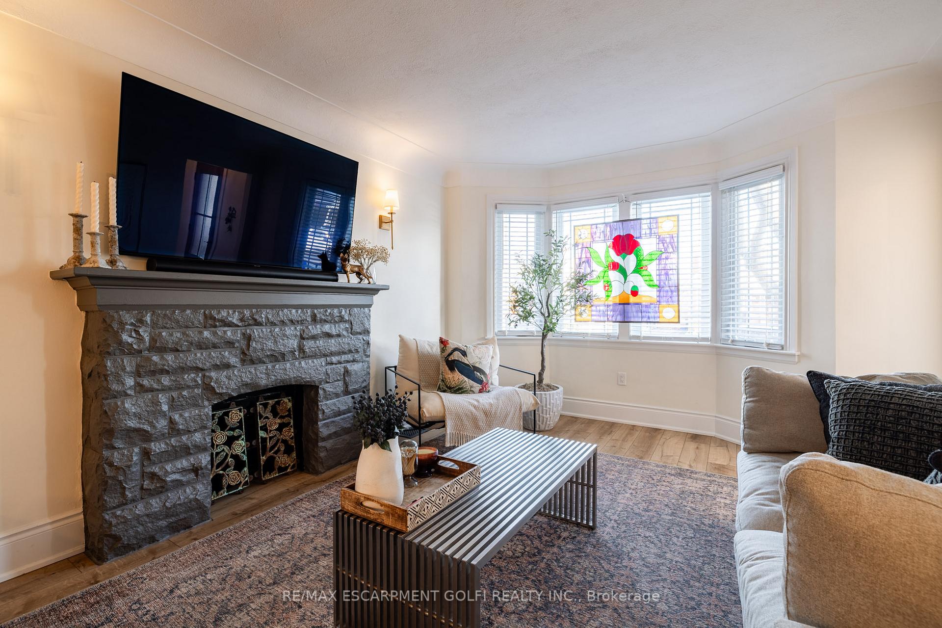 Photo 6 of 182 Huxley Avenue S, Hamilton, Delta — HOMEH