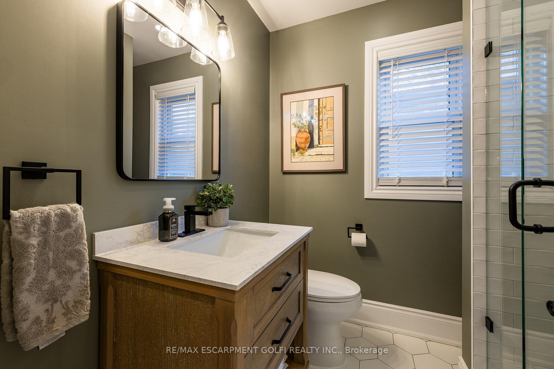 Photo 9 of 182 Huxley Avenue S, Hamilton, Delta — HOMEH