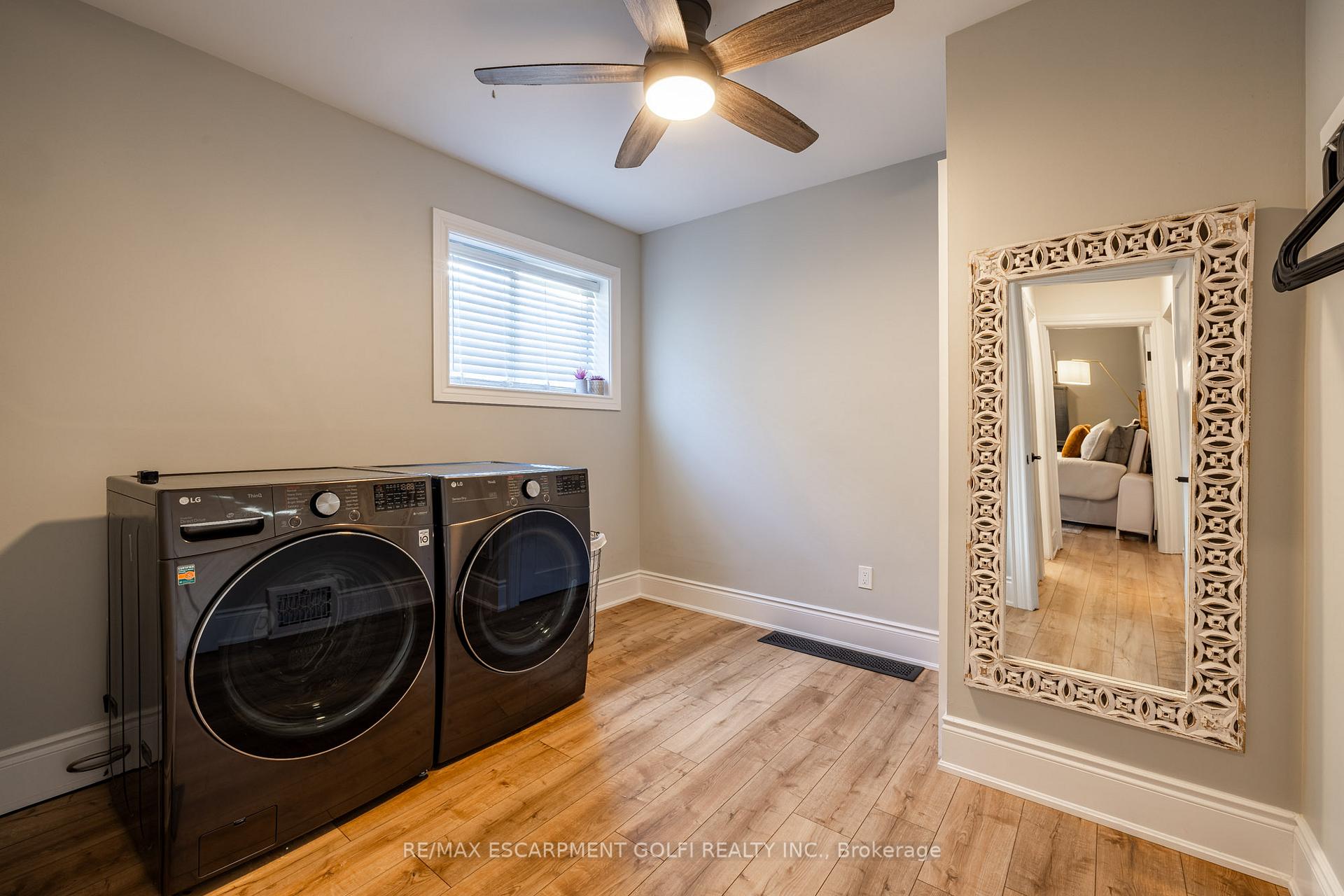 Photo 10 of 182 Huxley Avenue S, Hamilton, Delta — HOMEH