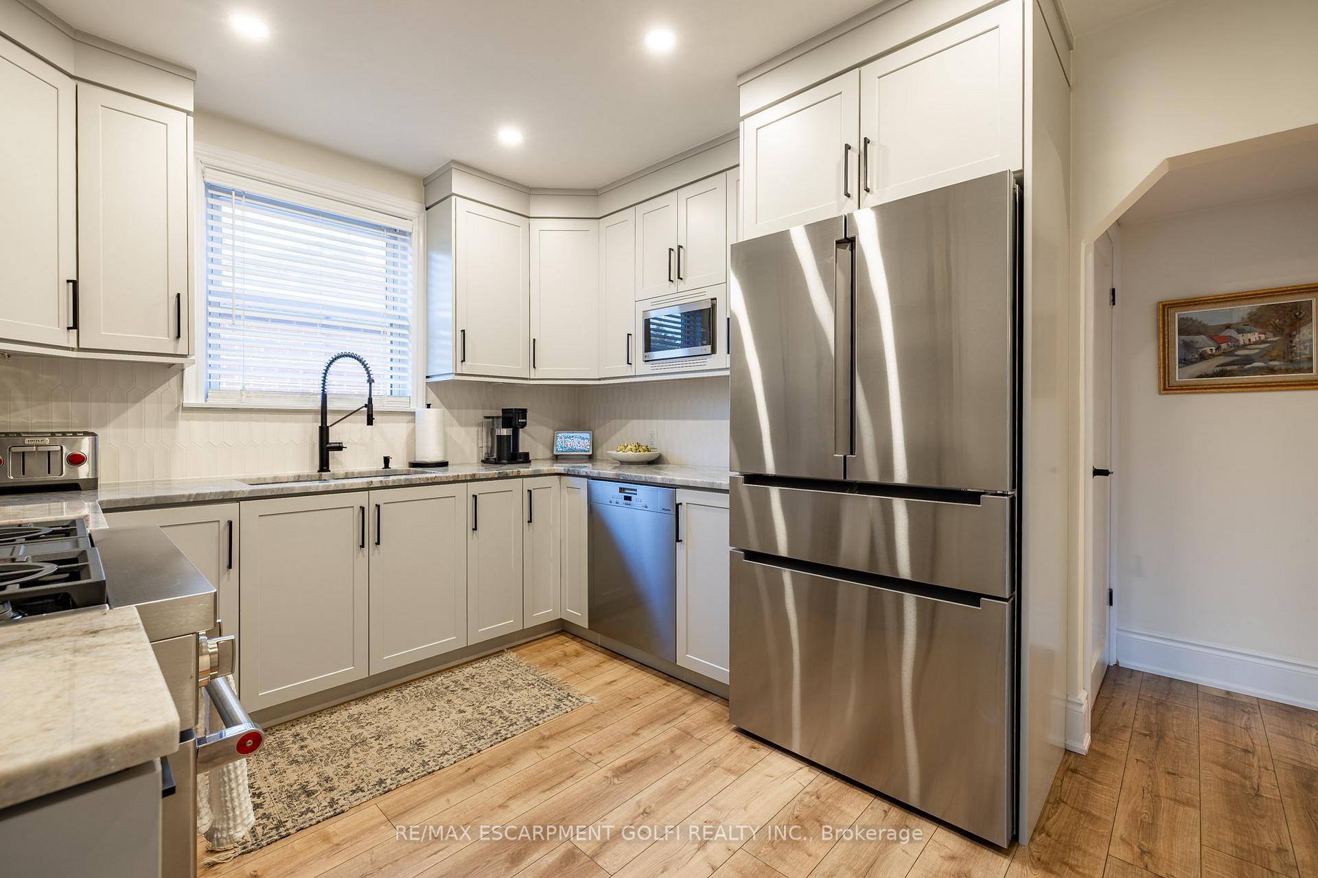Photo 11 of 182 Huxley Avenue S, Hamilton, Delta — HOMEH