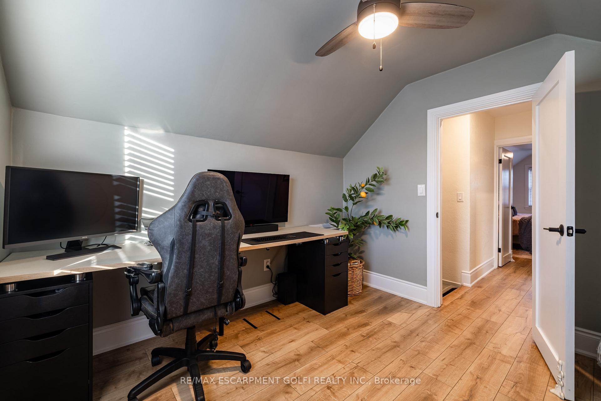 Photo 18 of 182 Huxley Avenue S, Hamilton, Delta — HOMEH
