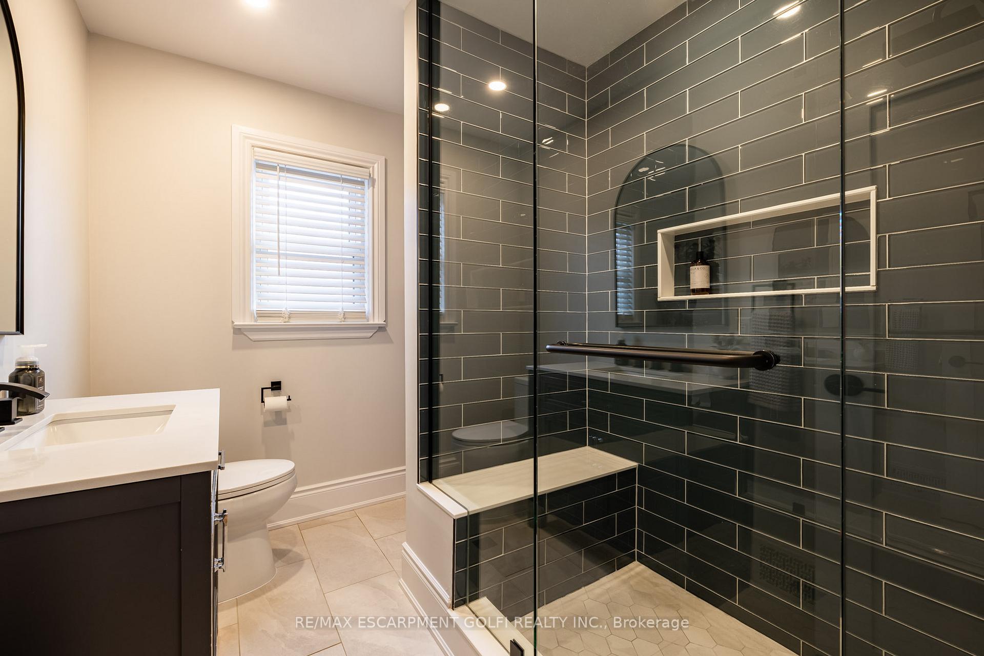Photo 19 of 182 Huxley Avenue S, Hamilton, Delta — HOMEH