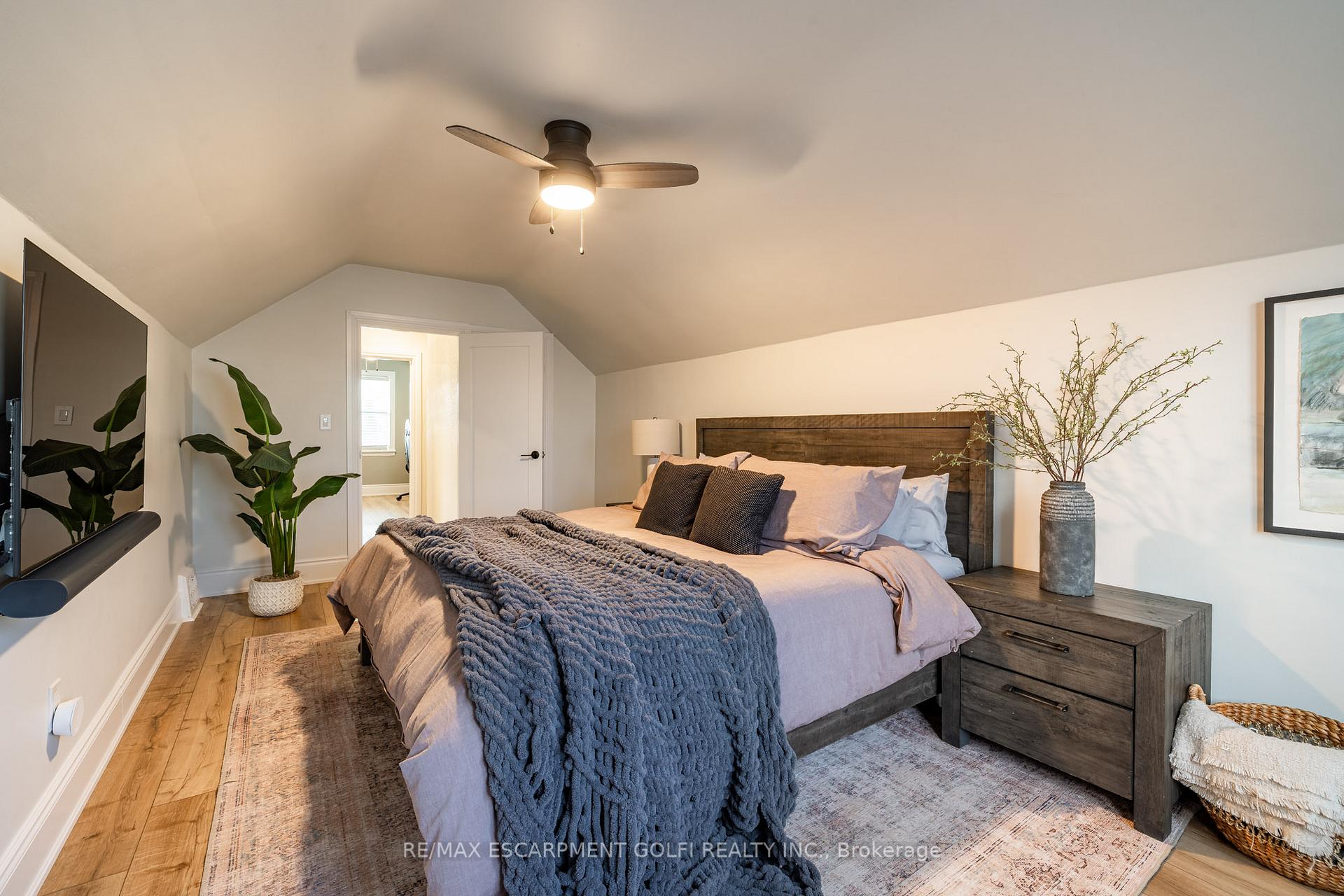 Photo 20 of 182 Huxley Avenue S, Hamilton, Delta — HOMEH