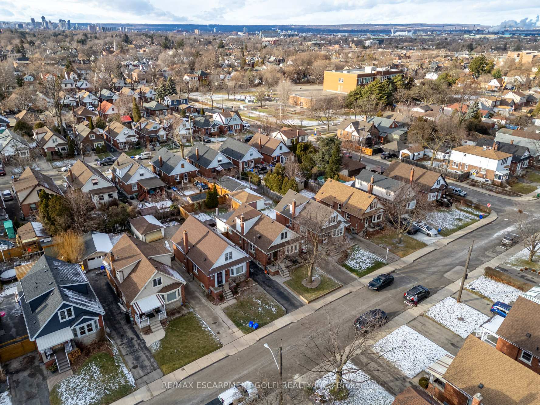 Photo 25 of 182 Huxley Avenue S, Hamilton, Delta — HOMEH