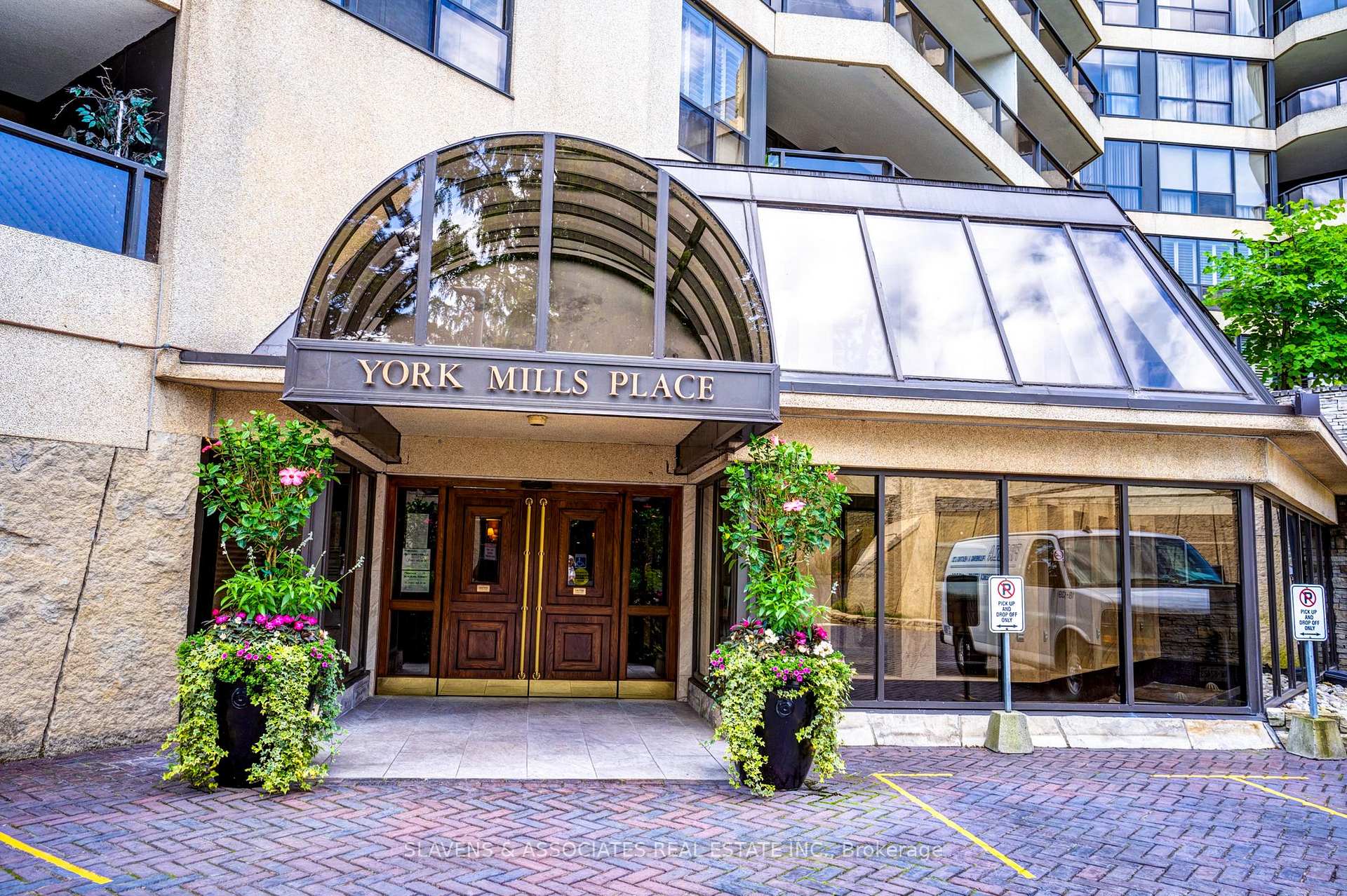 Photo 10 of Unit 912, 3900 Yonge Street, Toronto, Bedford Park-Nortown — HOMEH