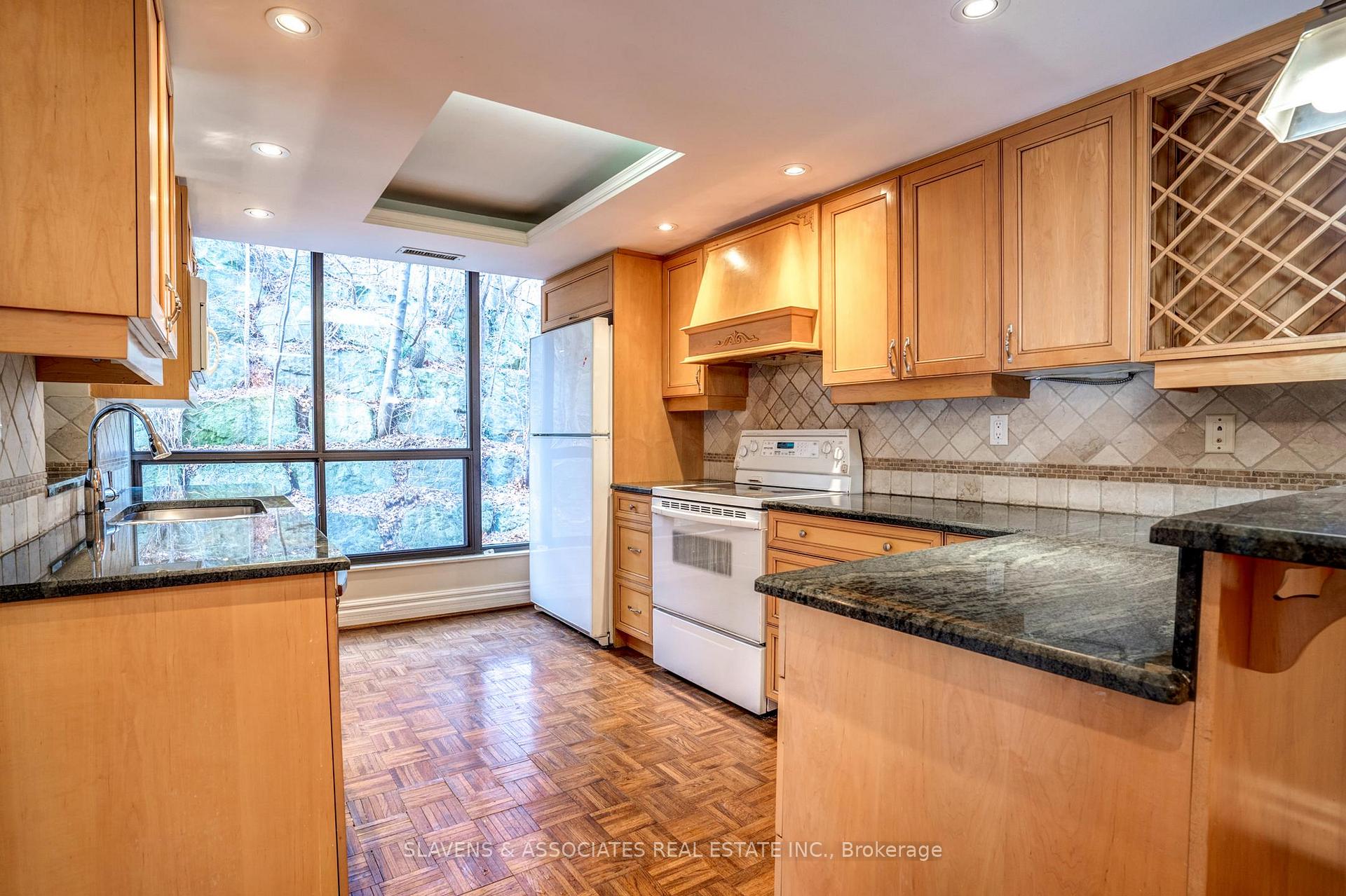 Photo 17 of Unit 912, 3900 Yonge Street, Toronto, Bedford Park-Nortown — HOMEH
